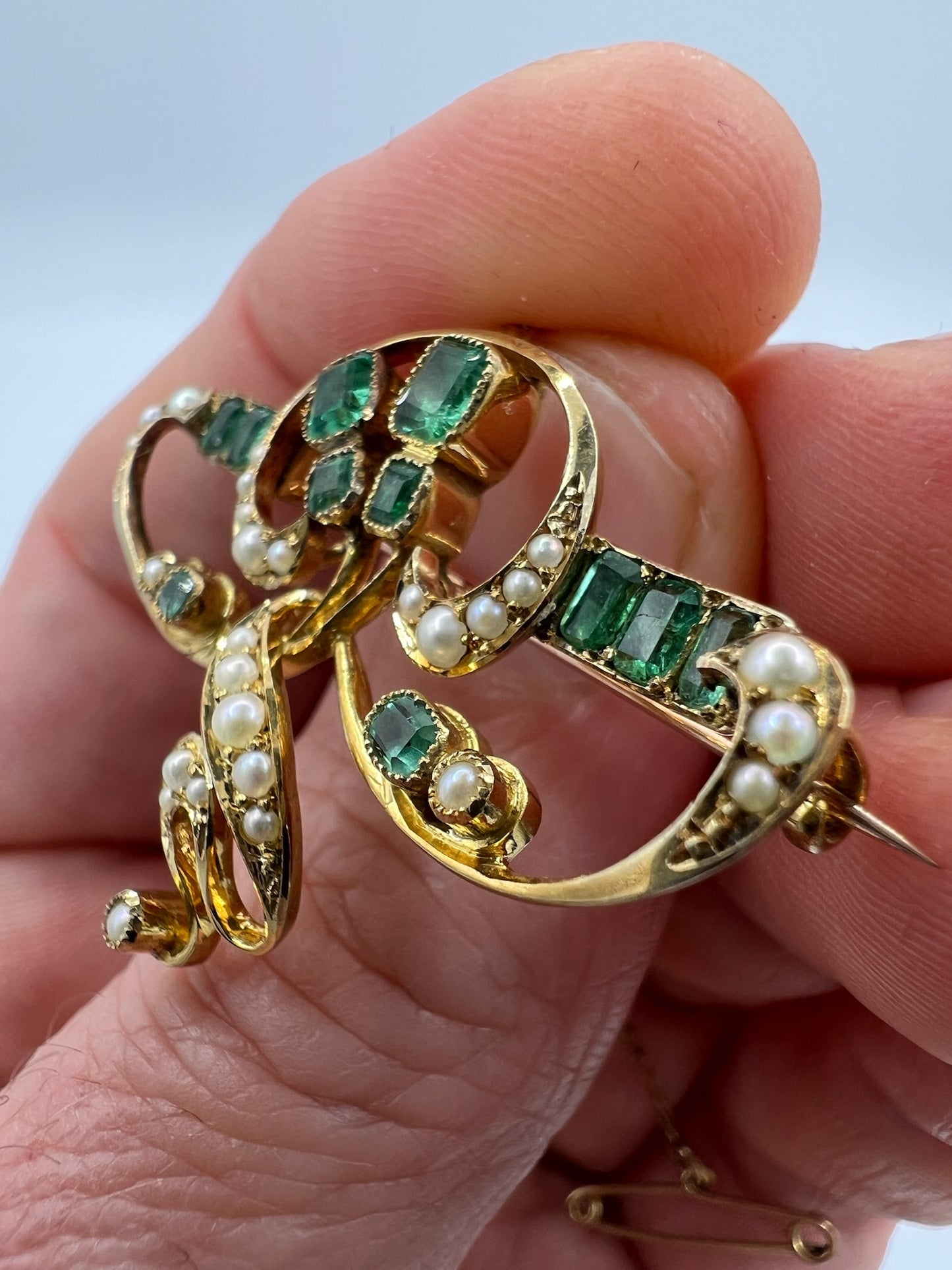 Gorgeous Art Nouveau 15ct Gold Emerald Pearl Brooch