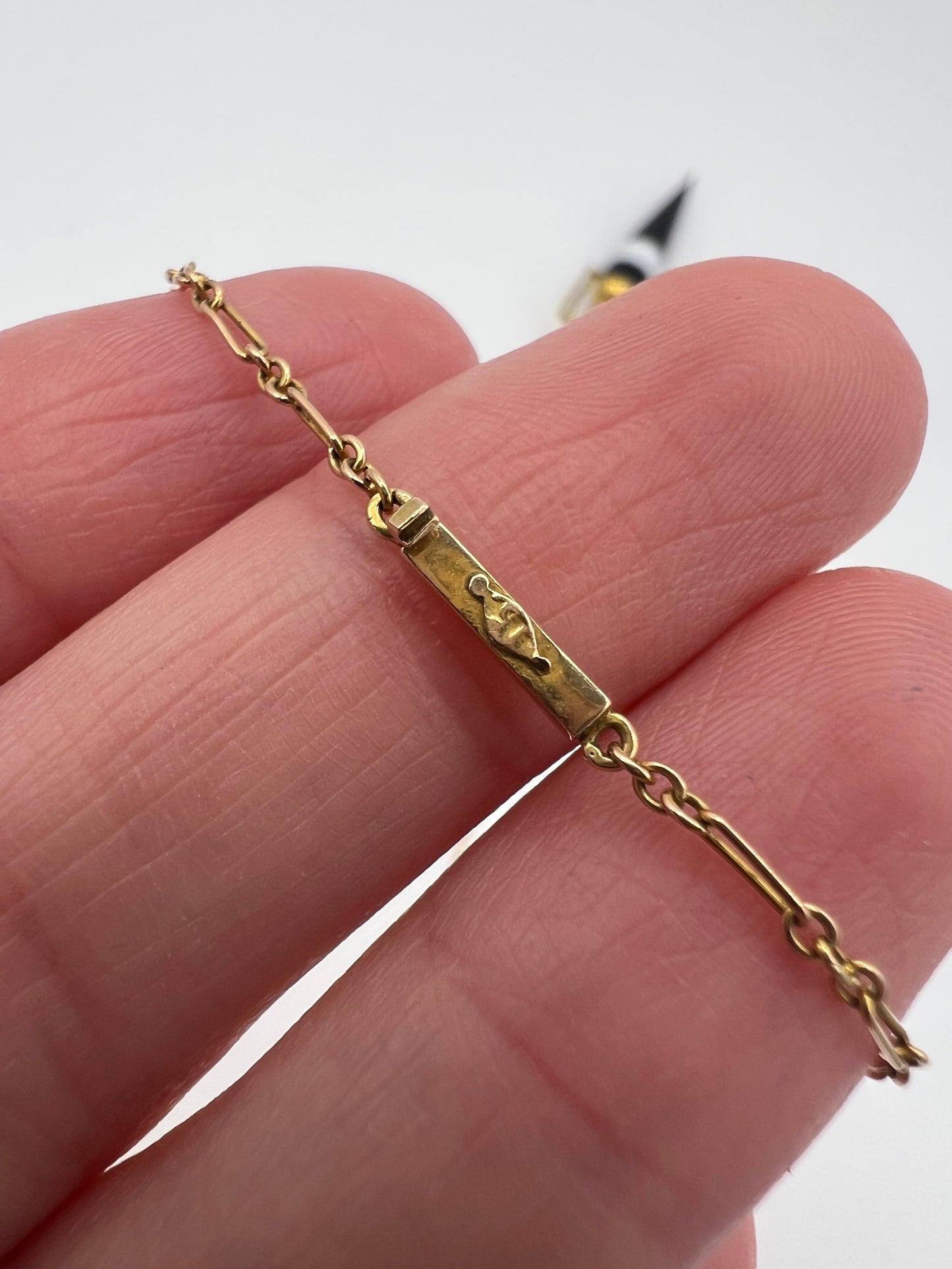 Etruscan Revival Ampule Amphora Banded Agate 15ct Gold Pendant & Chain