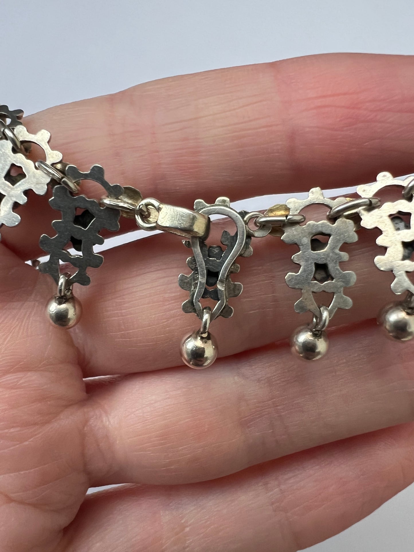 Beautifully Cast Victorian Silver Floral Neck Chain Collar