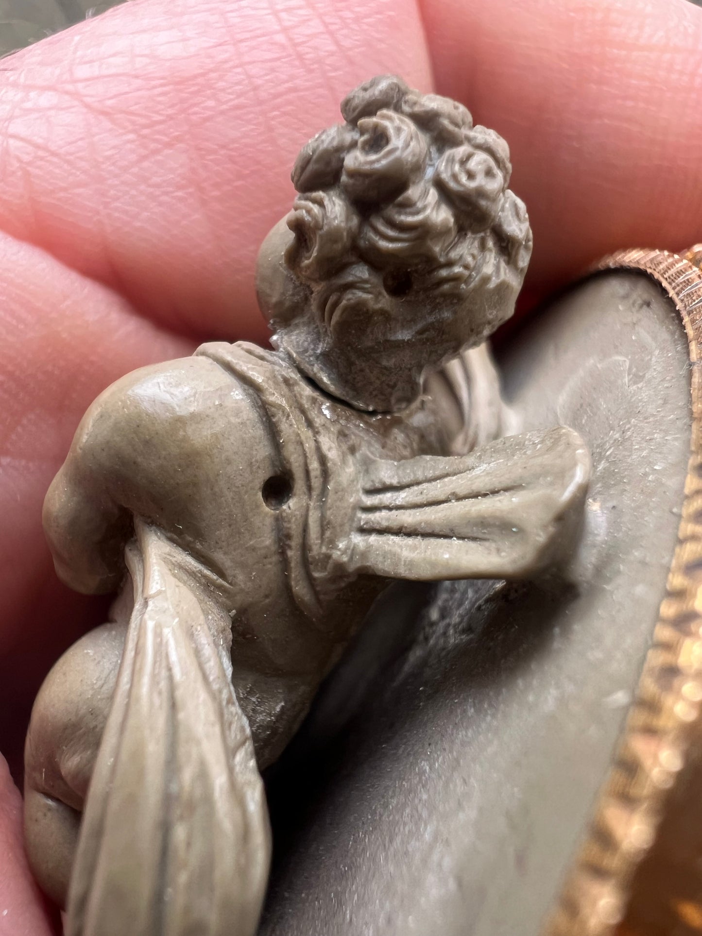 Very High Relief 15ct Gold Victorian Lava Cameo Brooch Pin Depicting Cherub with Dog A/F