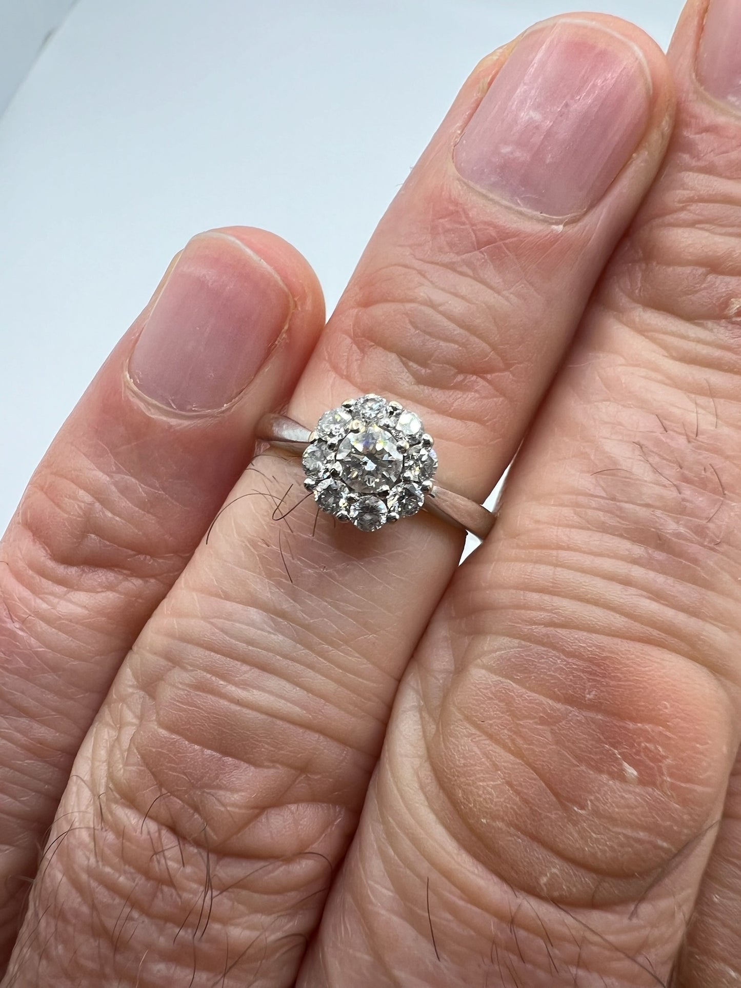 Vintage 18ct White Gold Diamond Daisy Ring