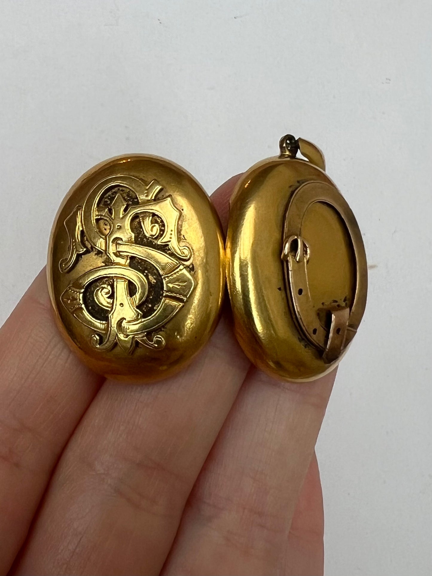 Very Tactile Solid 18ct Gold Victorian Possibly Georgian Locket With Mourning Hair Work