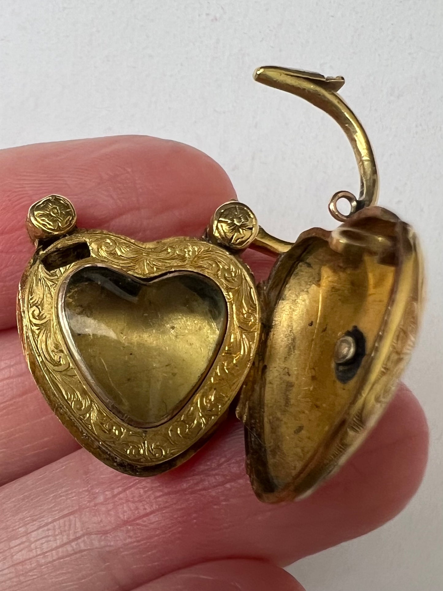 15ct Gold Victorian Heart Padlock Locket