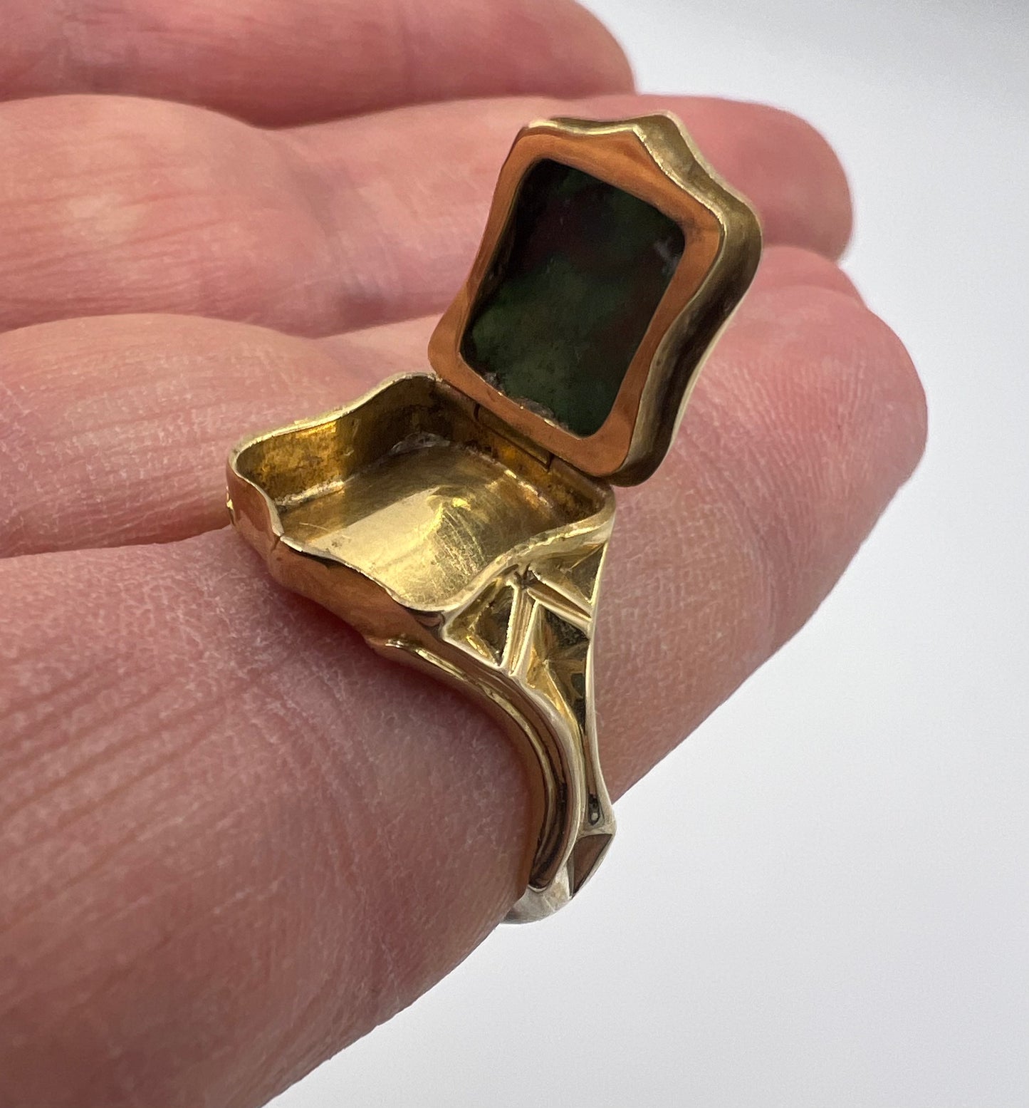 Antique Bloodstone Intaglio Locket or Poison Signet Ring in 18ct Gold