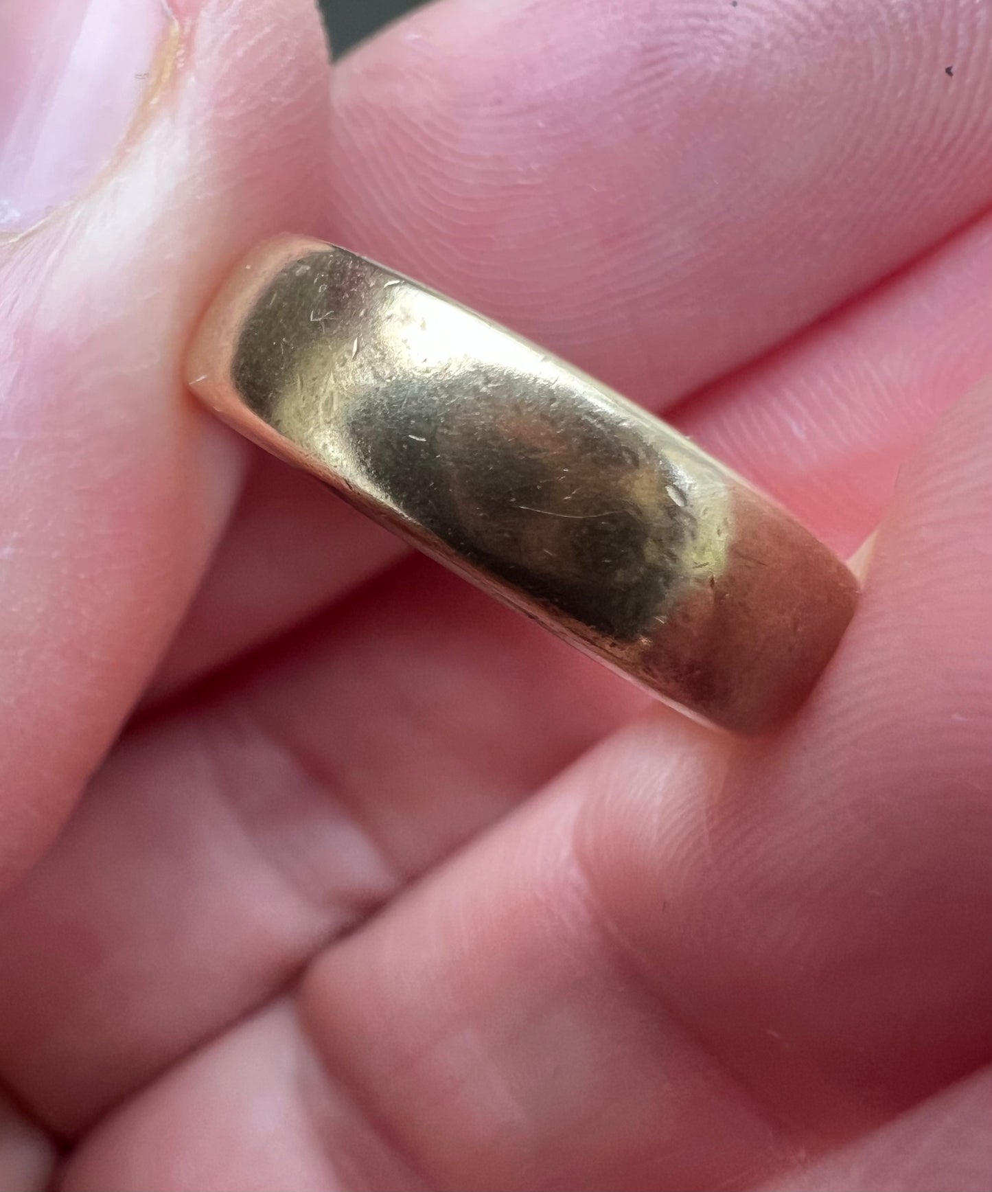 Very heavy 9g 1963 22ct Gold Donut Ring Wedding Band Size K 5.25