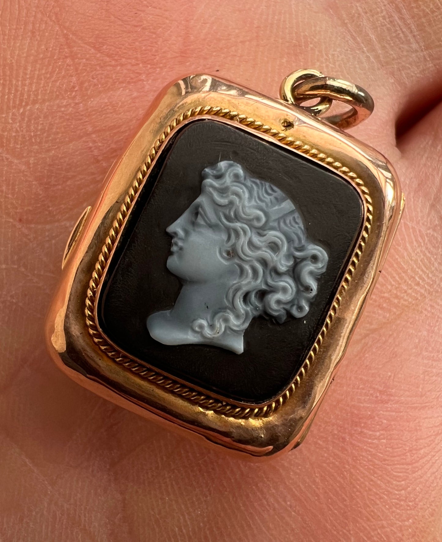 Victorian Banded Onyx Hardstone Cameo Gold Locket Pendant