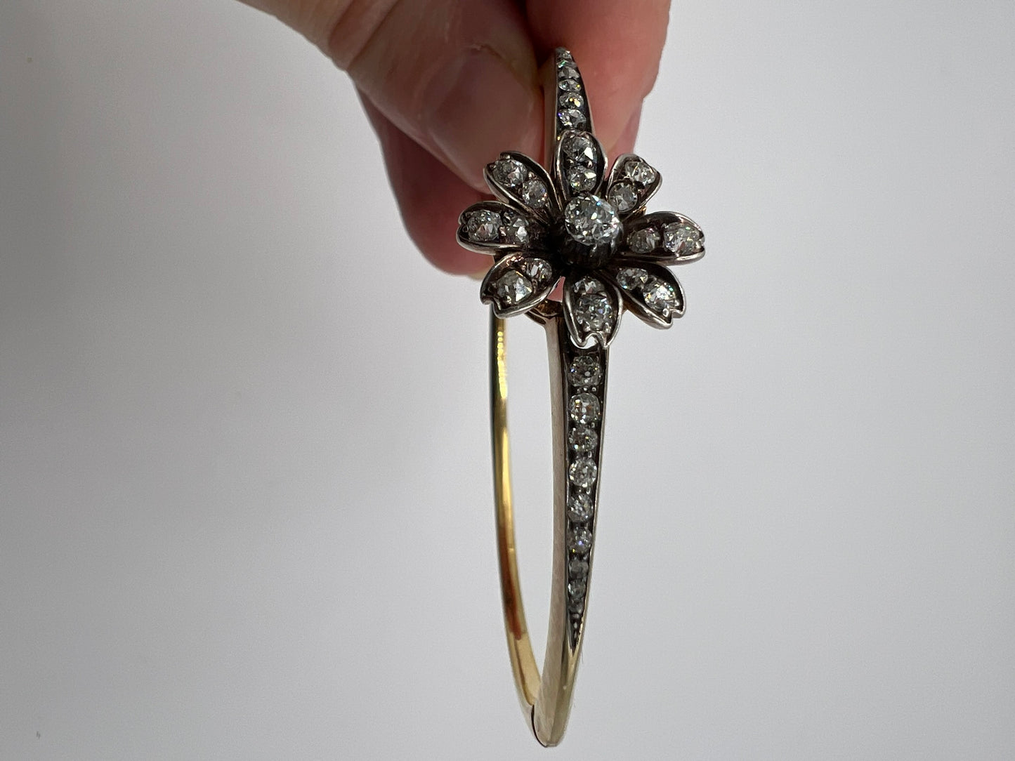 18ct Yellow Gold Late Victorian Old Cut Diamond Flower Bangle Bracelet