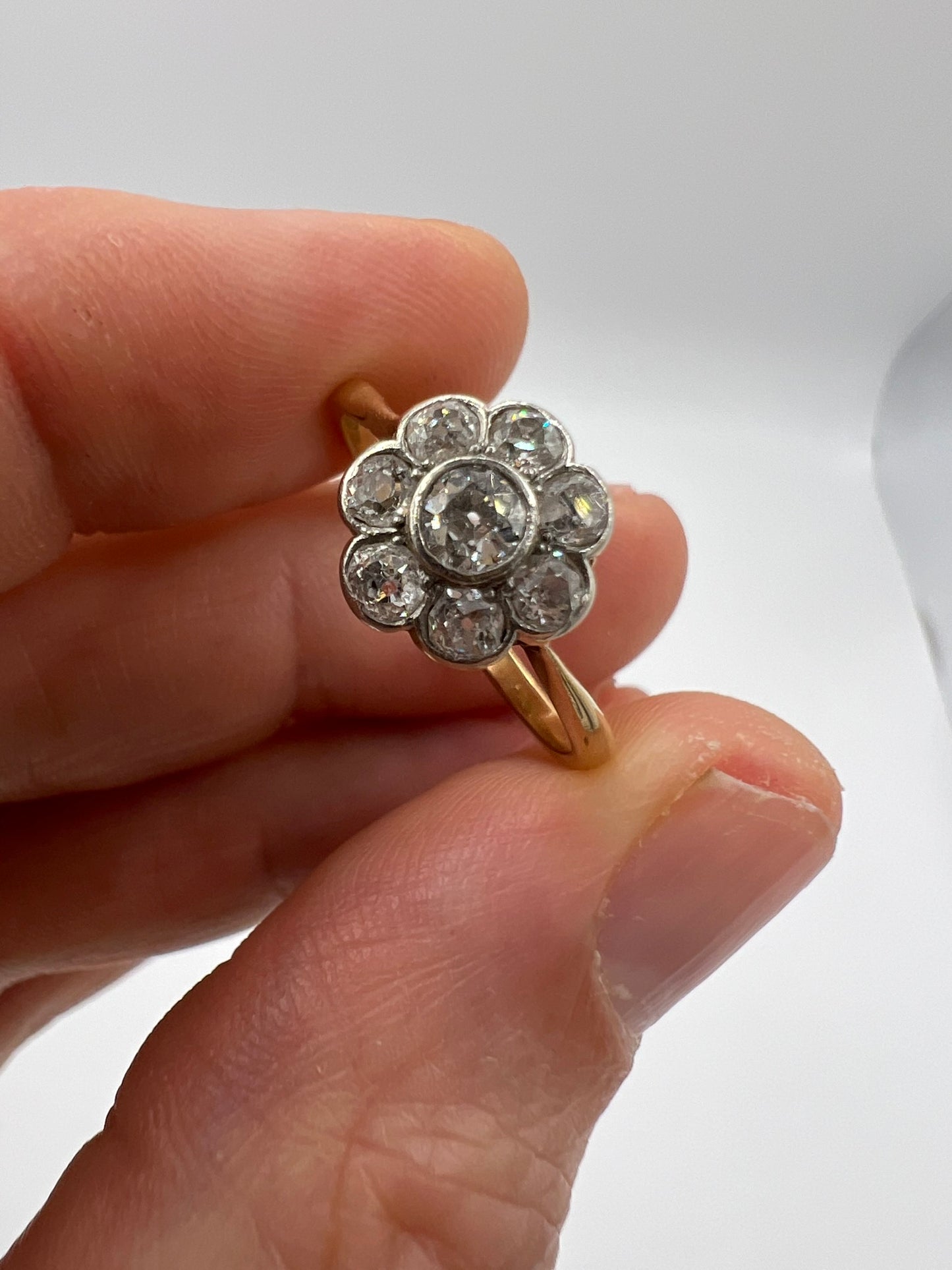Antique Late Victorian / Early 20th Century Old Cut Diamond Daisy ring