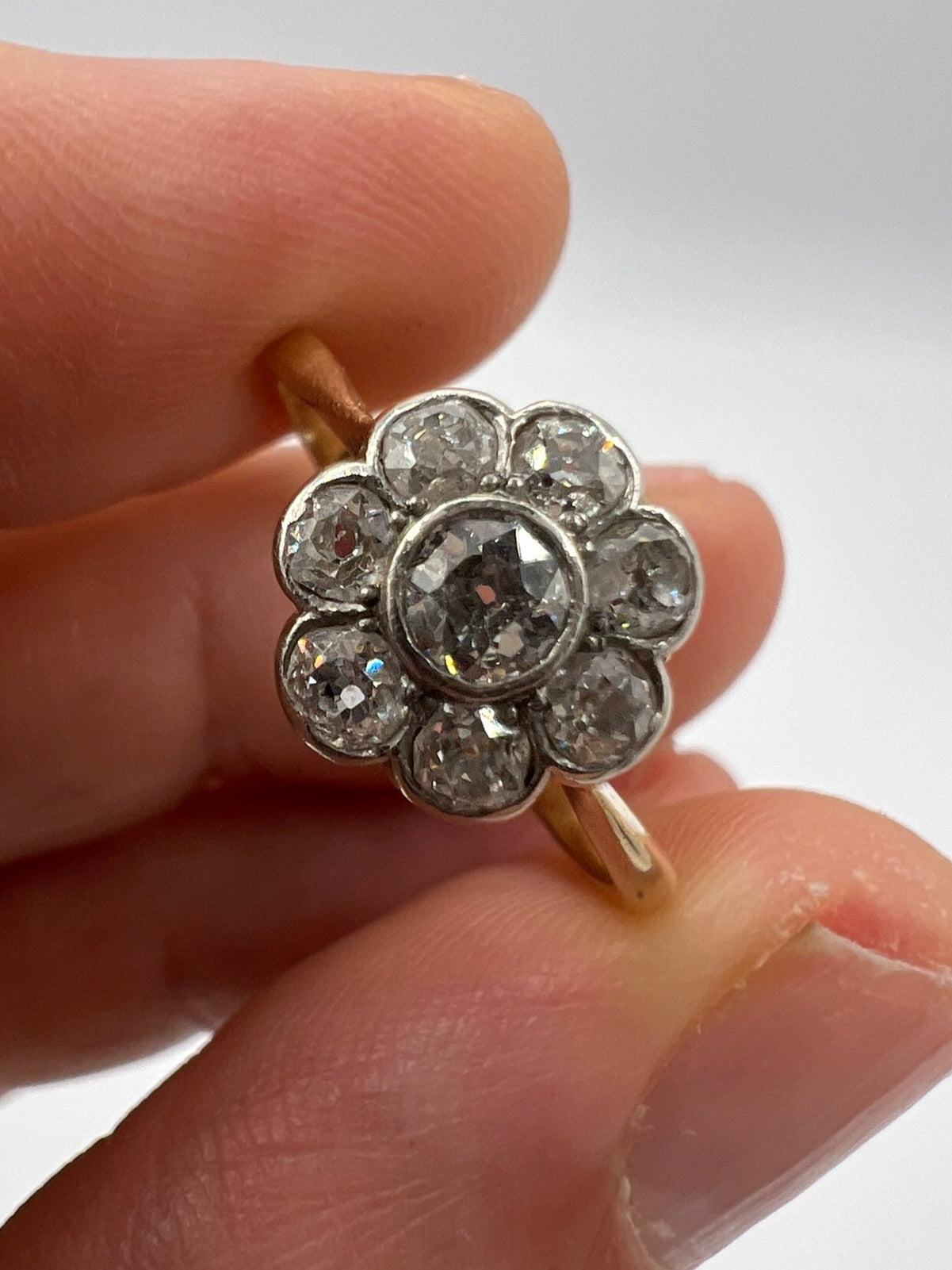 Antique Late Victorian / Early 20th Century Old Cut Diamond Daisy ring