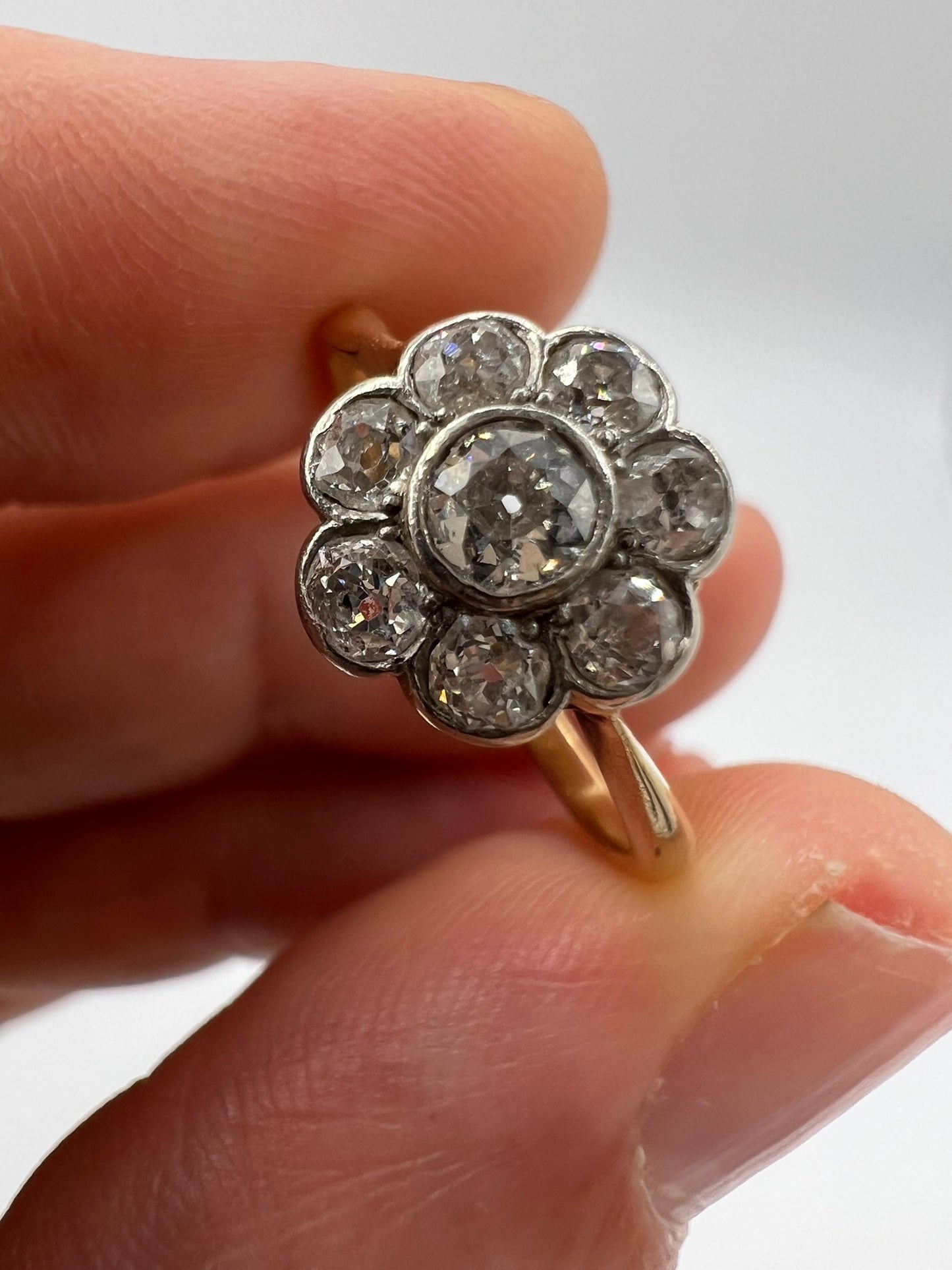 Antique Late Victorian / Early 20th Century Old Cut Diamond Daisy ring