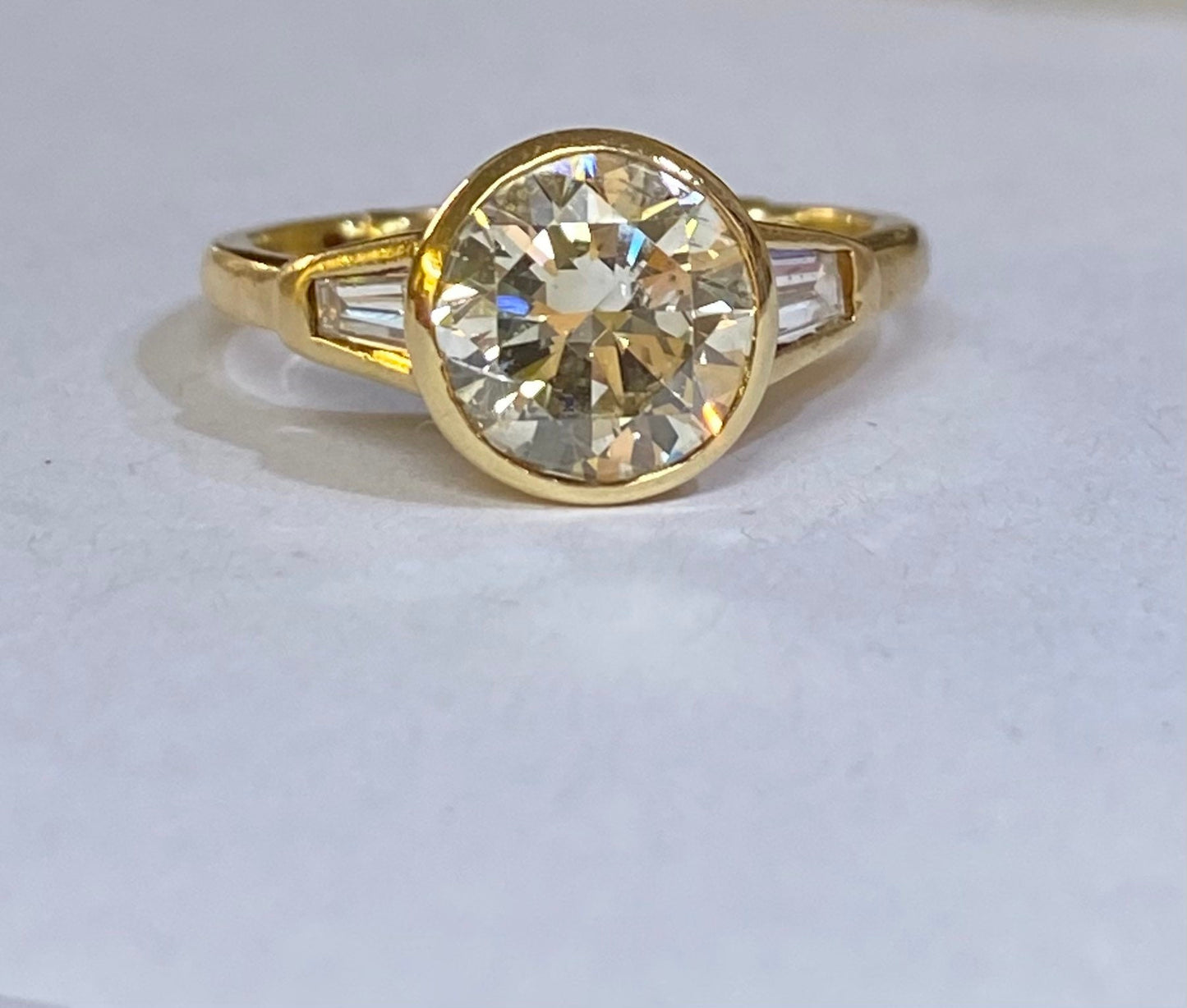 2.1 Carat Late Art Deco Diamond Engagement Ring In Yellow Gold With Trapezoid Baguette Shoulders
