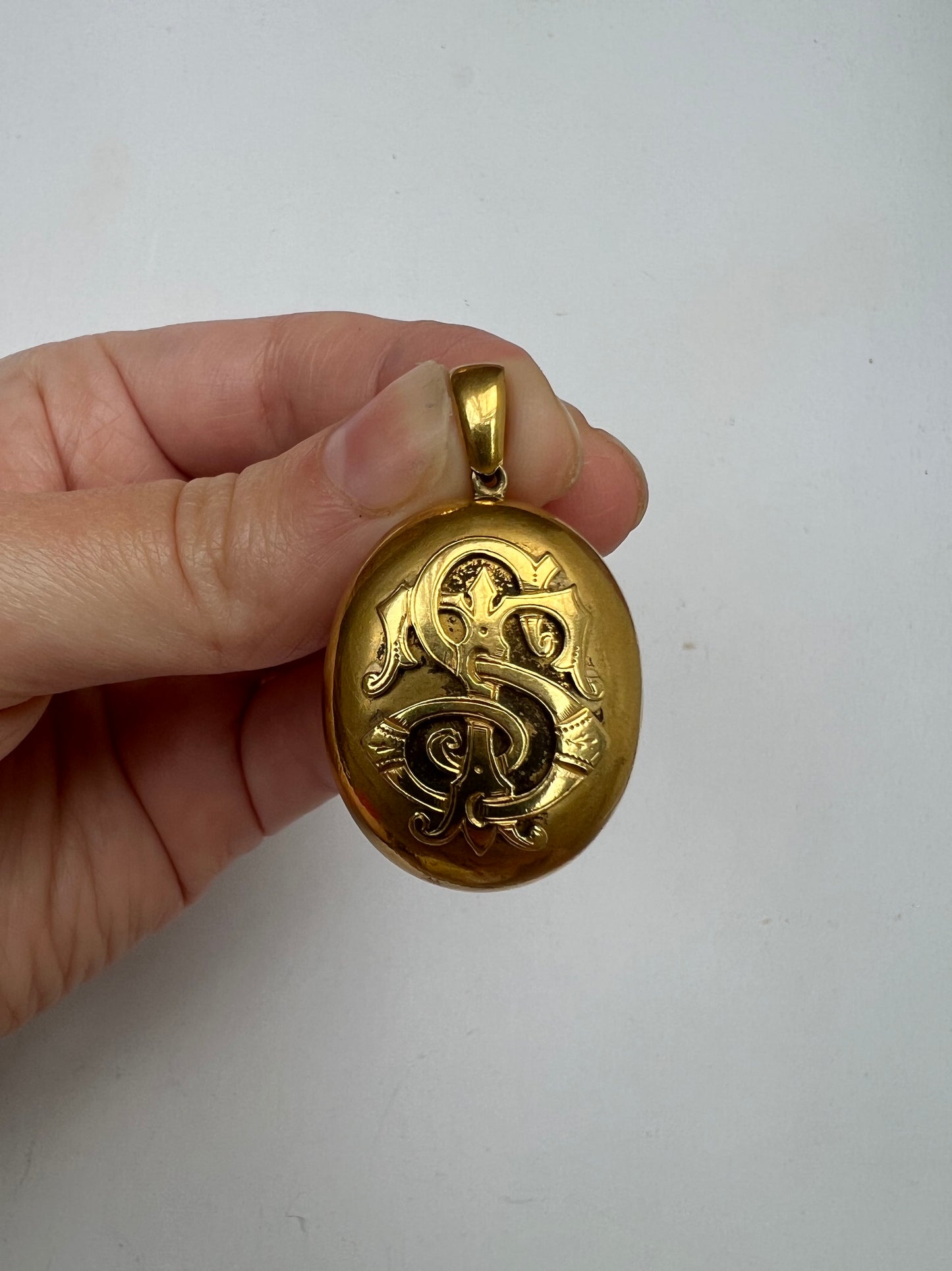 Very Tactile Solid 18ct Gold Victorian Possibly Georgian Locket With Mourning Hair Work