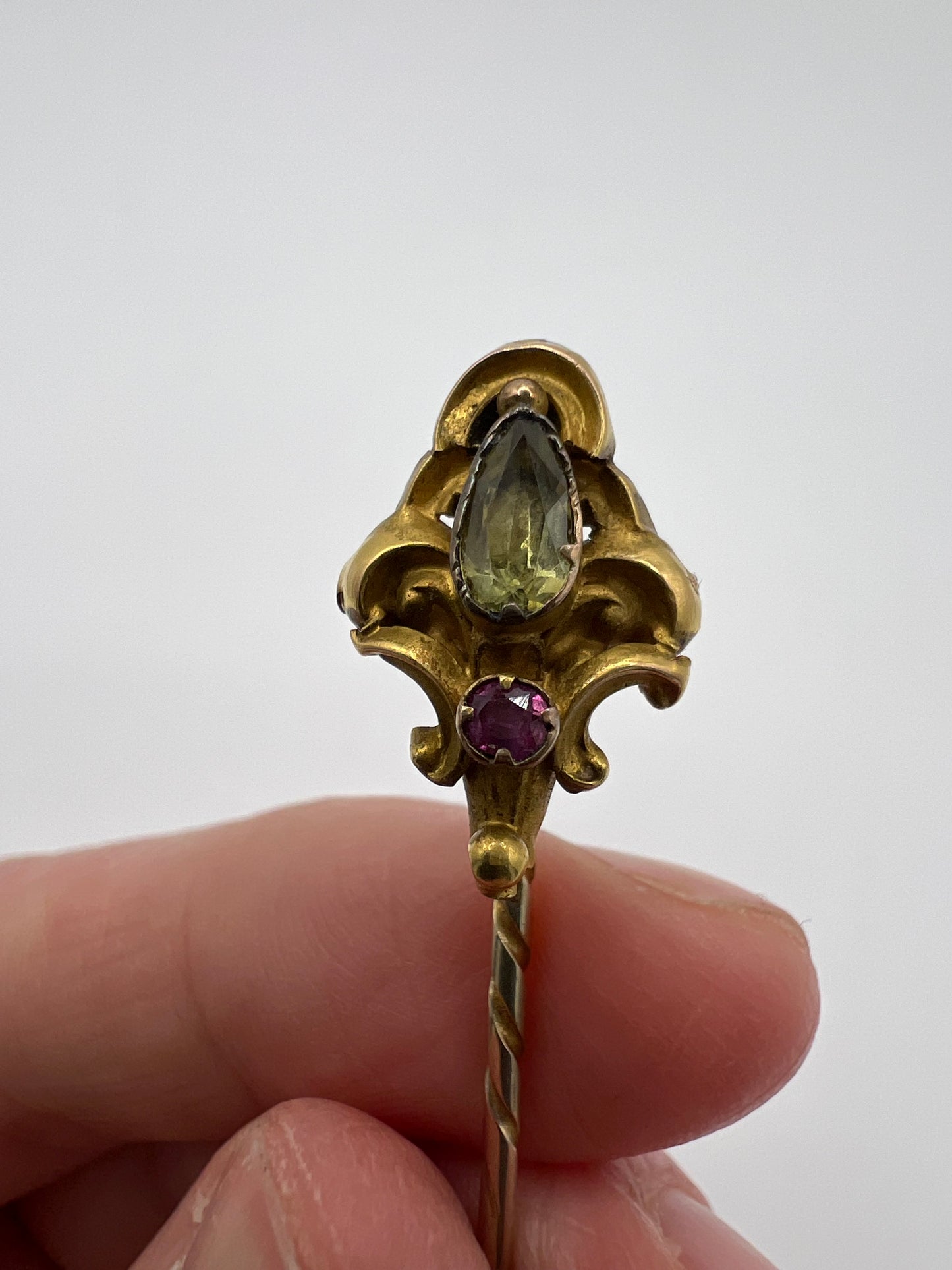 Chrysoberyl And Garnet Rococo Style Gold Boxed Stick Pin
