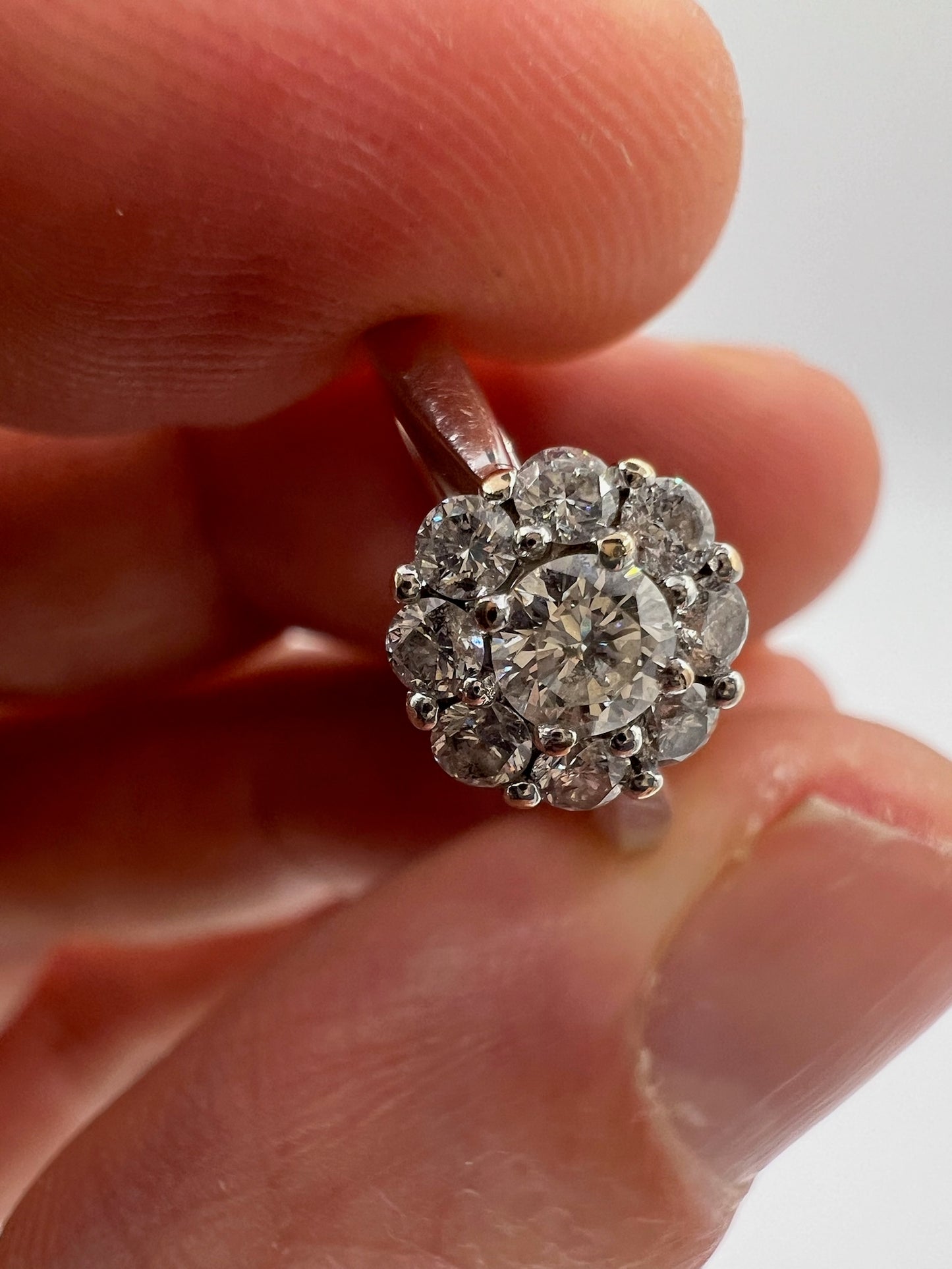 Vintage 18ct White Gold Diamond Daisy Ring