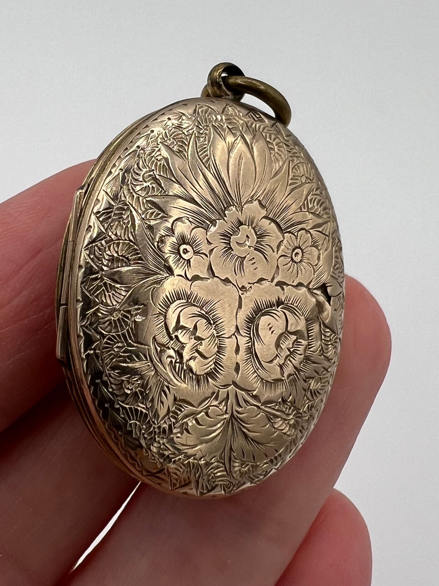 Antique Gold Locket With Beautiful Flower Work Inside