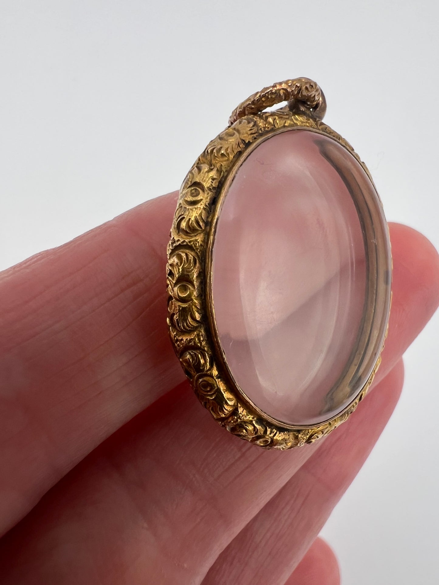 Early Victorian 15ct Gold Engraved Oval Locket