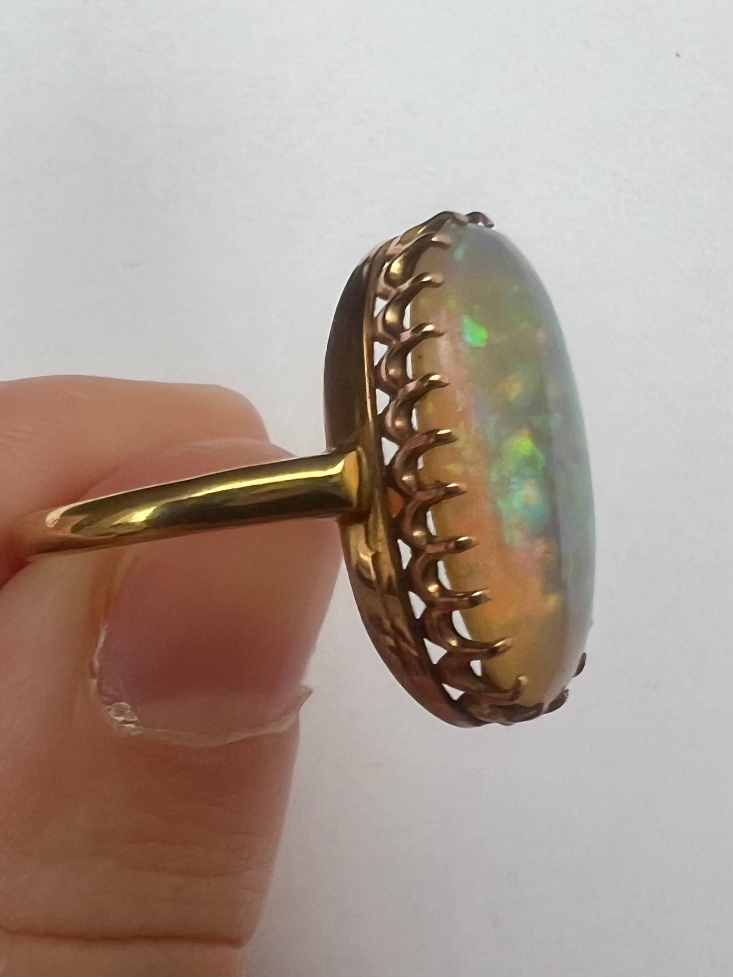 Edwardian Australian Crystal Jelly Opal Up and Down Oval Plain Cocktail Ring