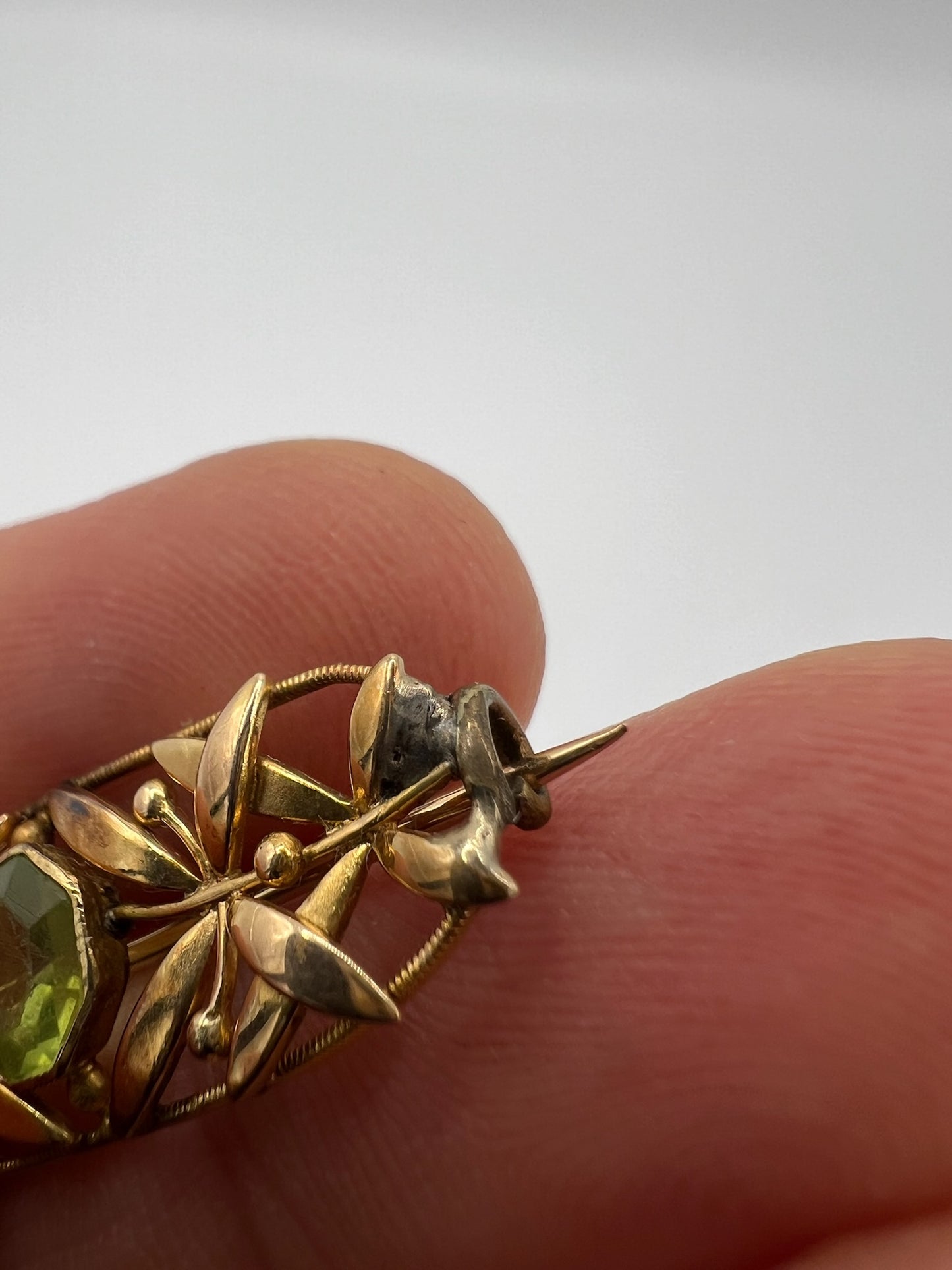 Murrle Bennett 15ct Gold Peridot Art Nouveau Mistletoe Brooch