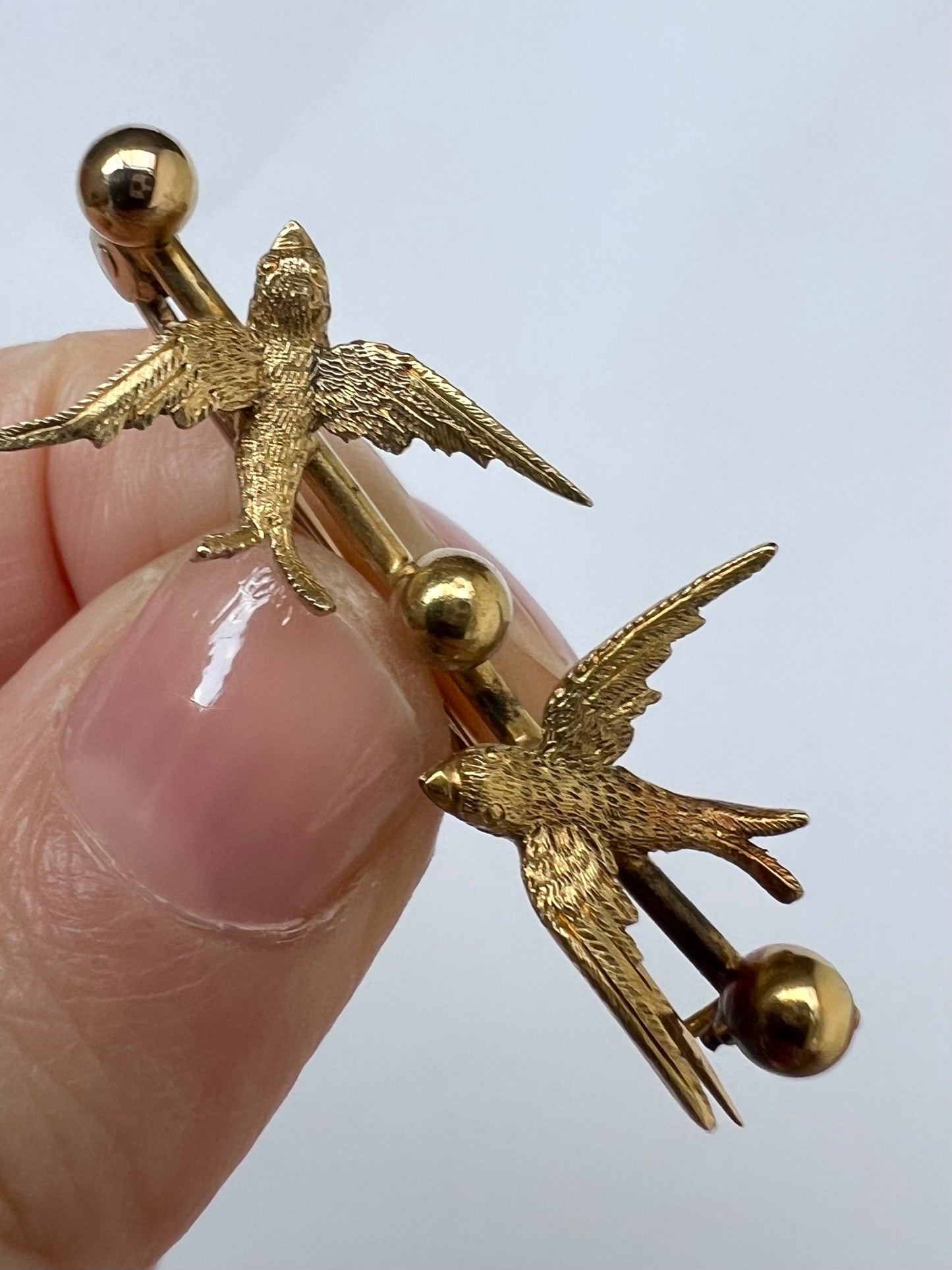 Sweet 15ct Gold Double Swallow Sweetheart Bird Brooch...Or earrings?