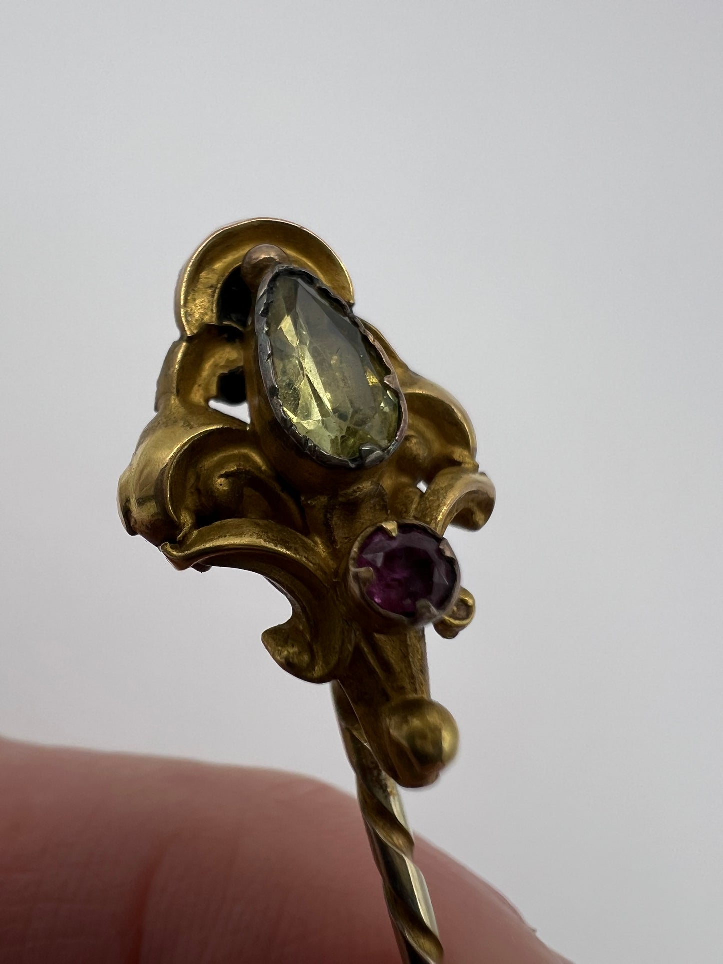 Chrysoberyl And Garnet Rococo Style Gold Boxed Stick Pin