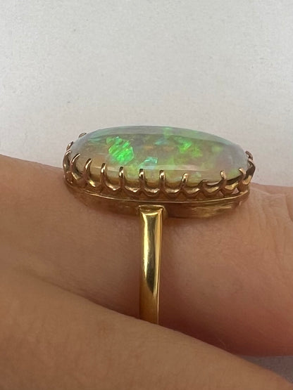 Edwardian Australian Crystal Jelly Opal Up and Down Oval Plain Cocktail Ring