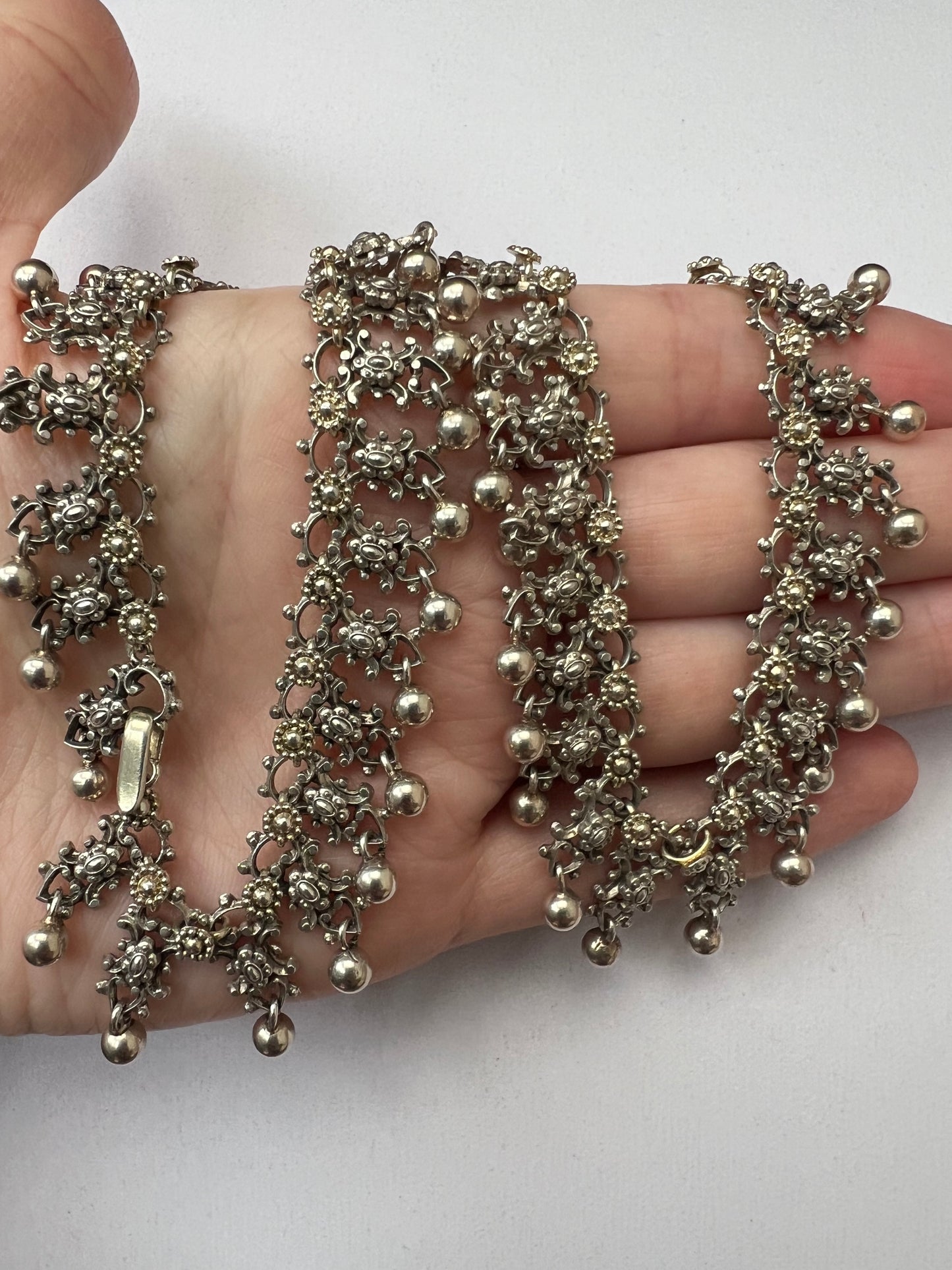 Beautifully Cast Victorian Silver Floral Neck Chain Collar