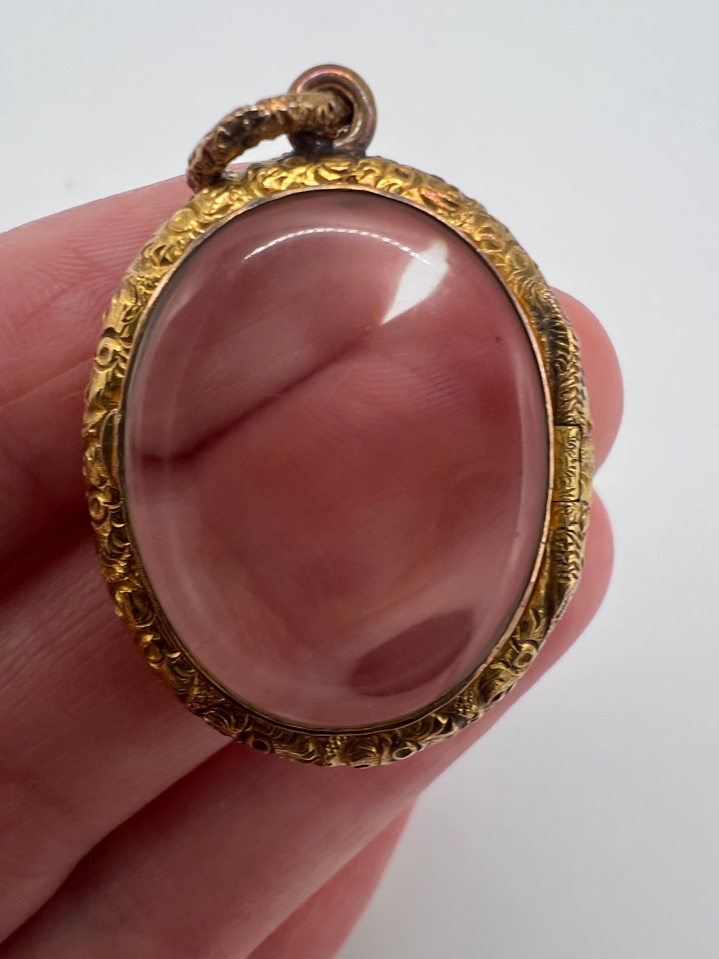 Early Victorian 15ct Gold Engraved Oval Locket