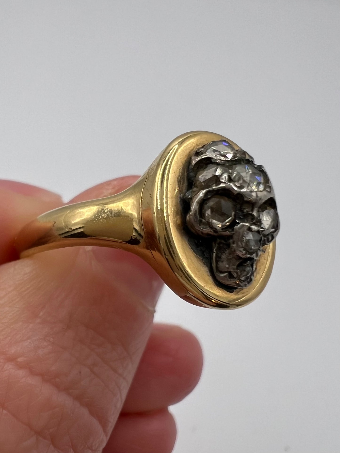 Memento Mori Gents 18ct Gold Gent's Skull Poison Or Locket Ring With Diamond Eyes