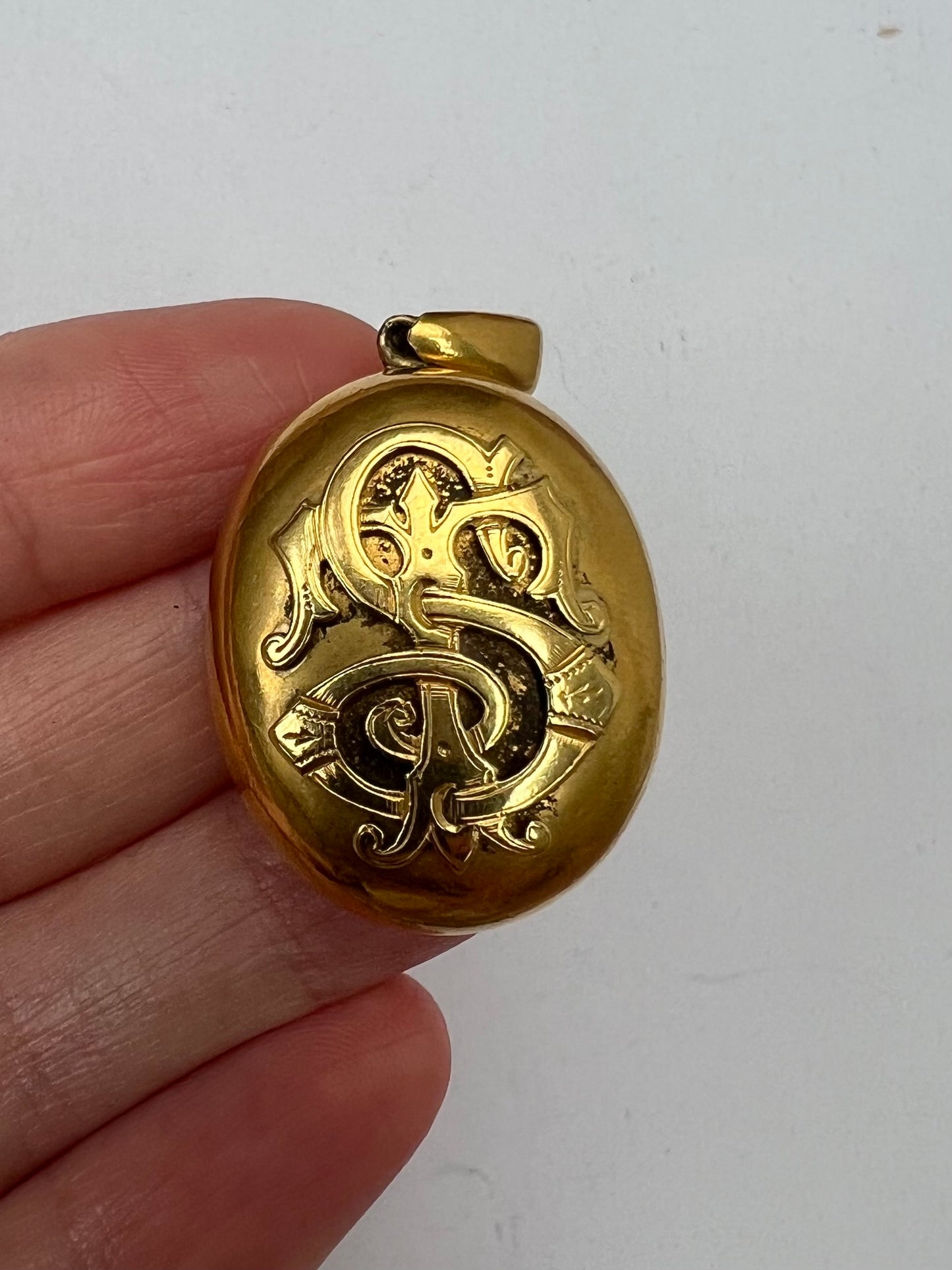 Very Tactile Solid 18ct Gold Victorian Possibly Georgian Locket With Mourning Hair Work