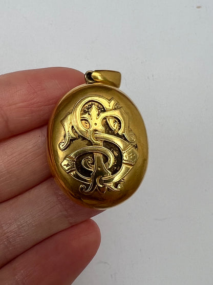 Very Tactile Solid 18ct Gold Victorian Possibly Georgian Locket With Mourning Hair Work