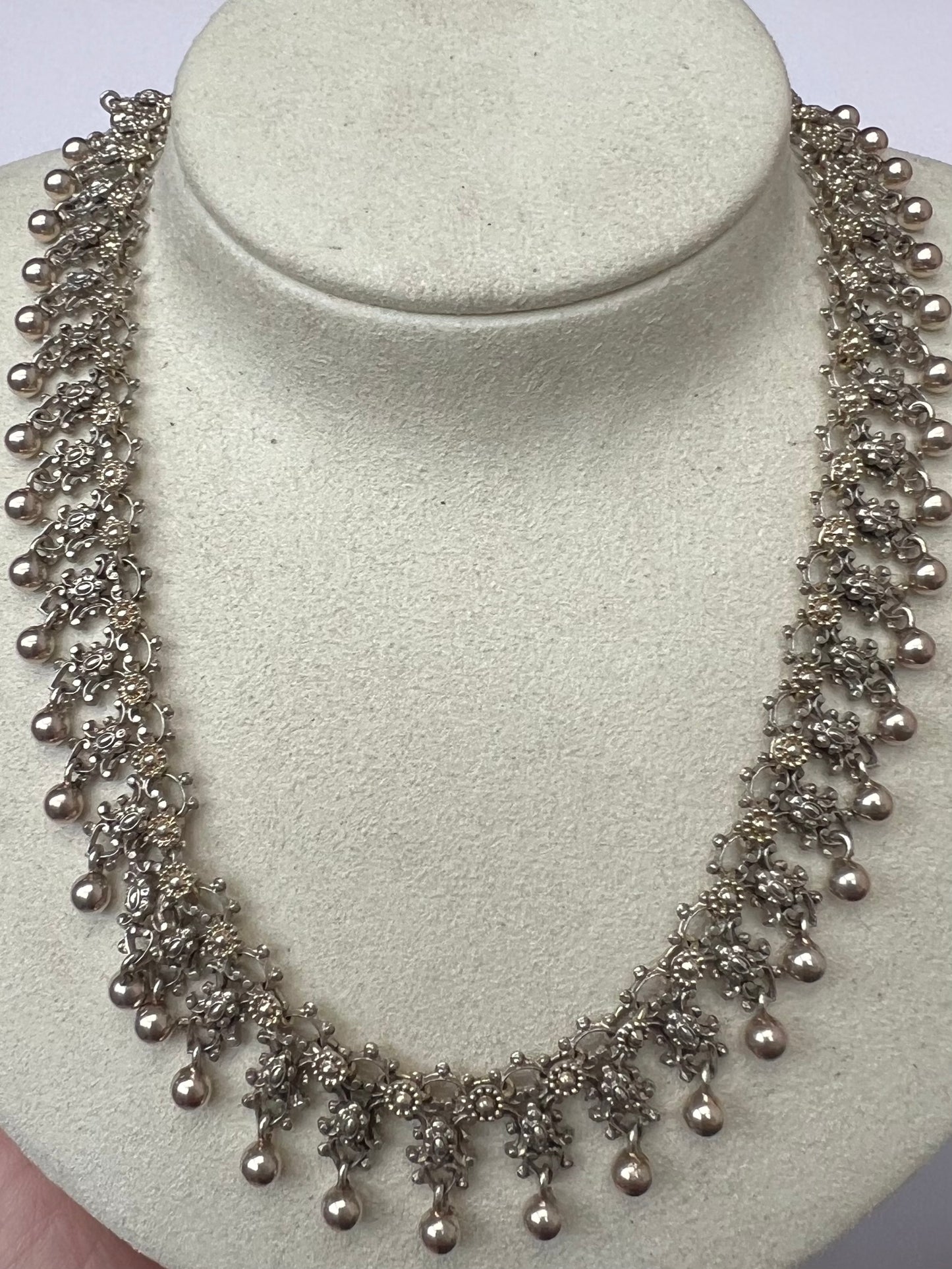 Beautifully Cast Victorian Silver Floral Neck Chain Collar