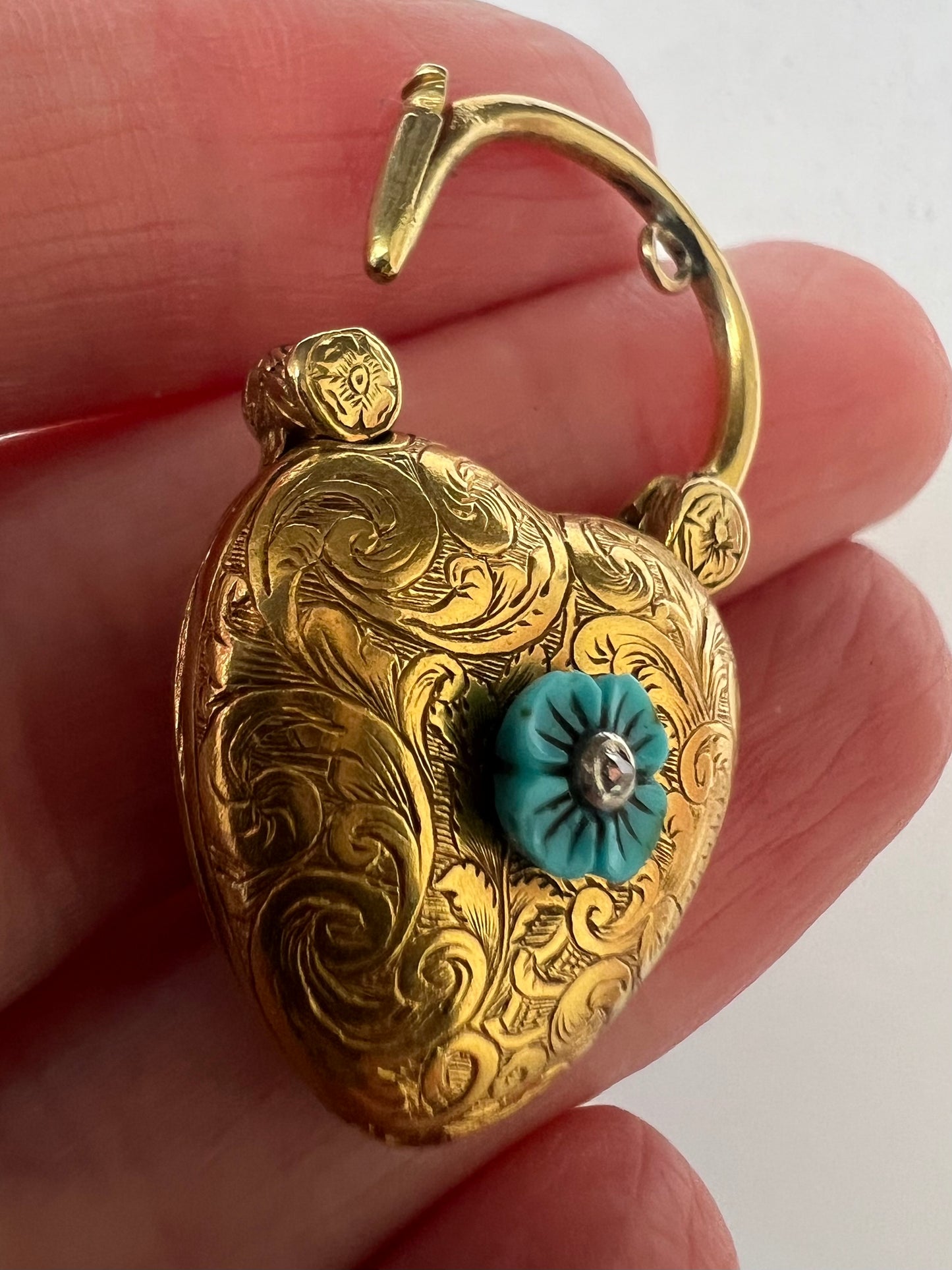 15ct Gold Victorian Heart Padlock Locket
