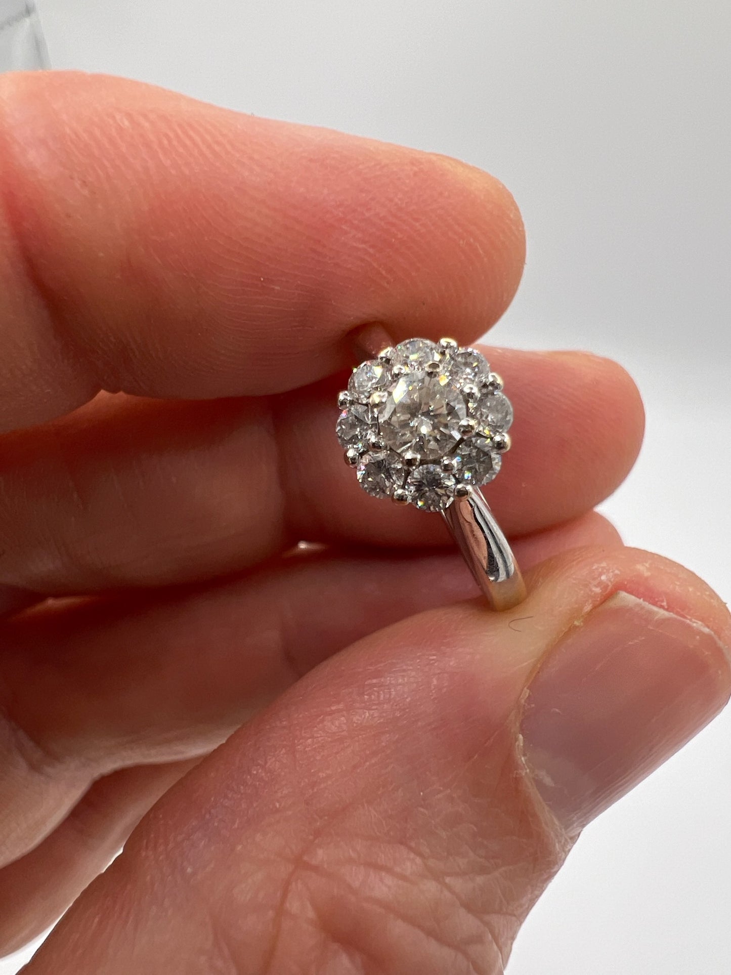 Vintage 18ct White Gold Diamond Daisy Ring