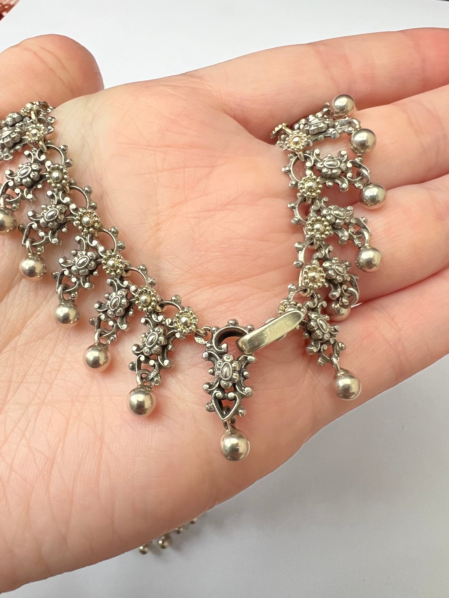 Beautifully Cast Victorian Silver Floral Neck Chain Collar