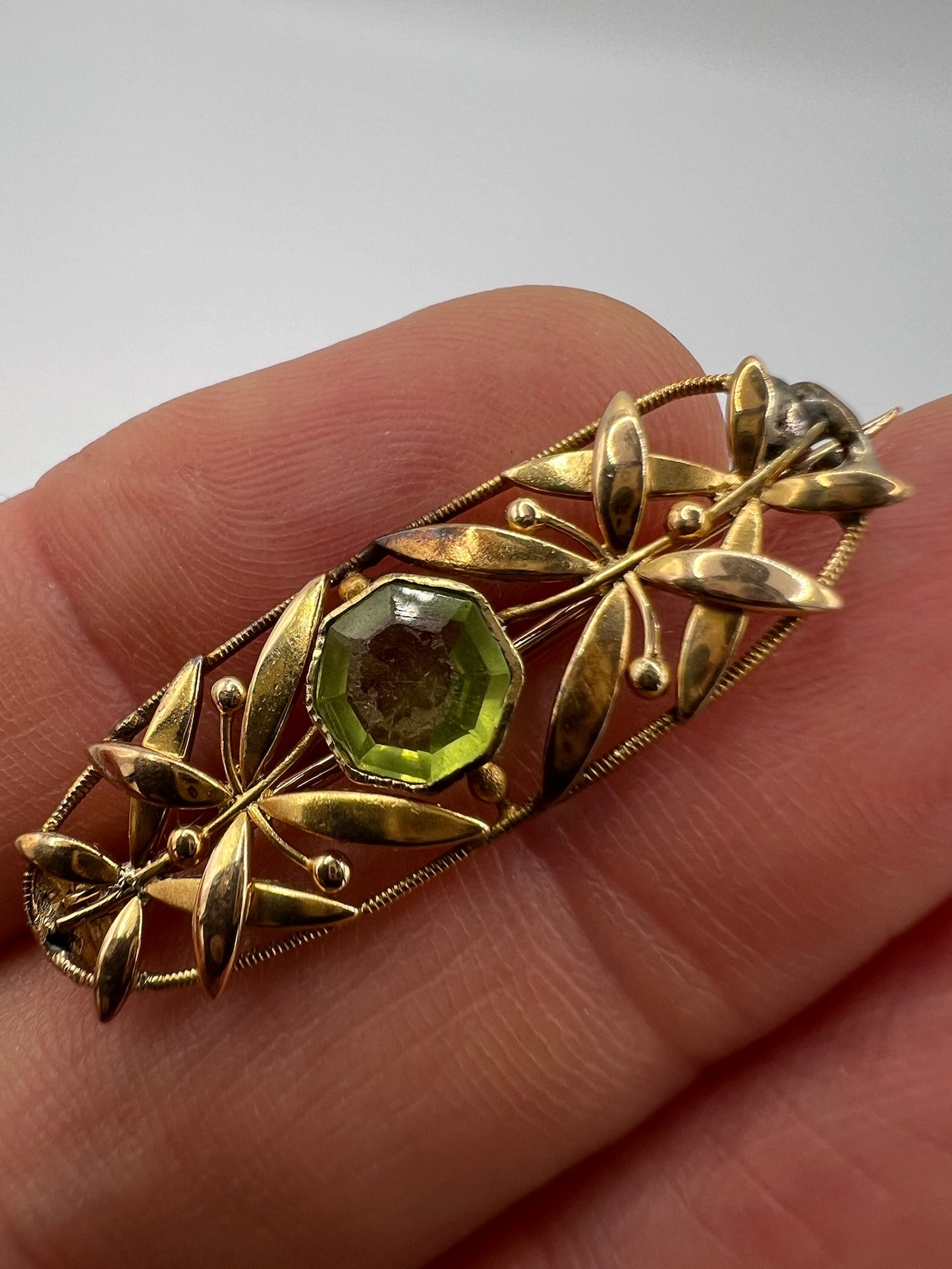 Murrle Bennett 15ct Gold Peridot Art Nouveau Mistletoe Brooch