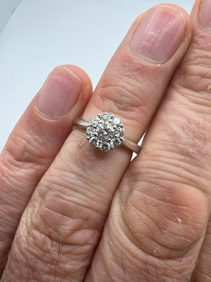 Vintage 18ct White Gold Diamond Daisy Ring