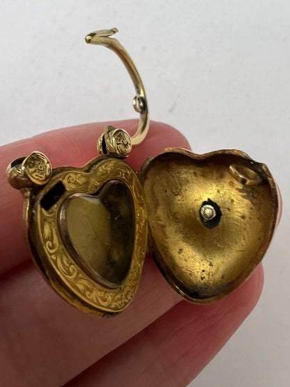 15ct Gold Victorian Heart Padlock Locket