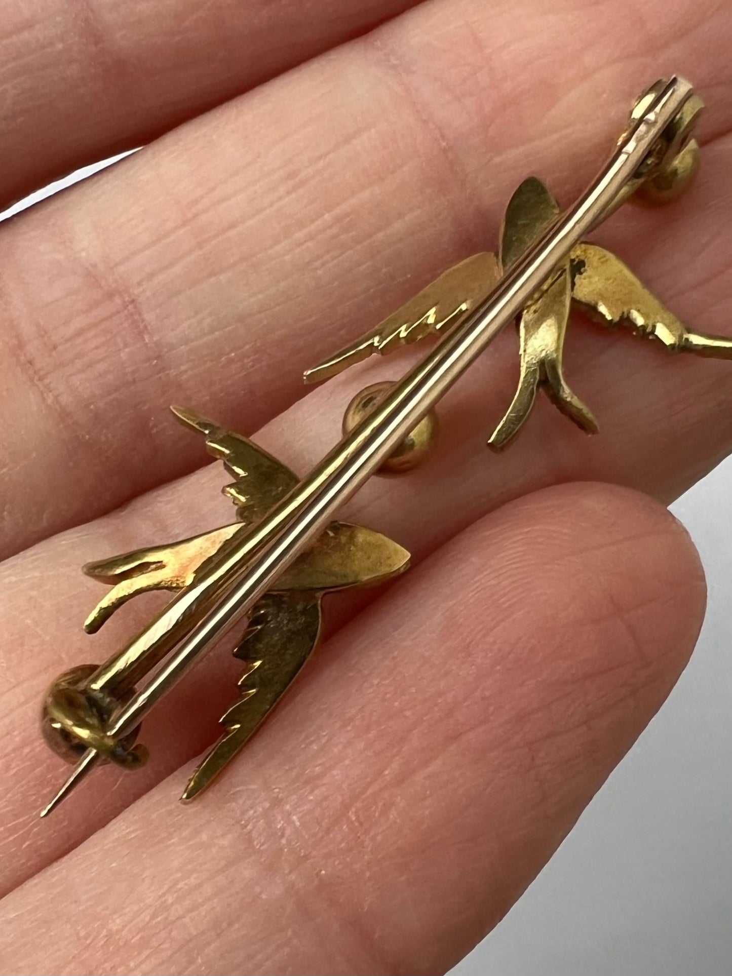 Sweet 15ct Gold Double Swallow Sweetheart Bird Brooch...Or earrings?
