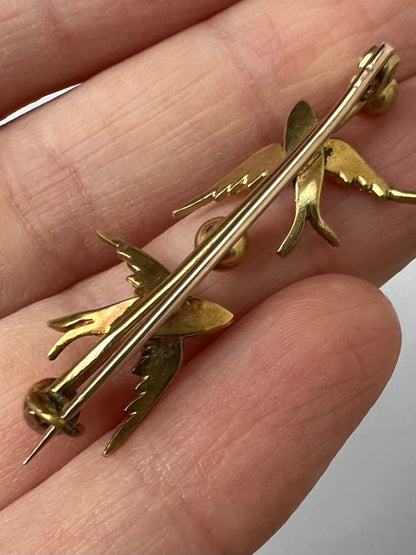 Sweet 15ct Gold Double Swallow Sweetheart Bird Brooch...Or earrings?