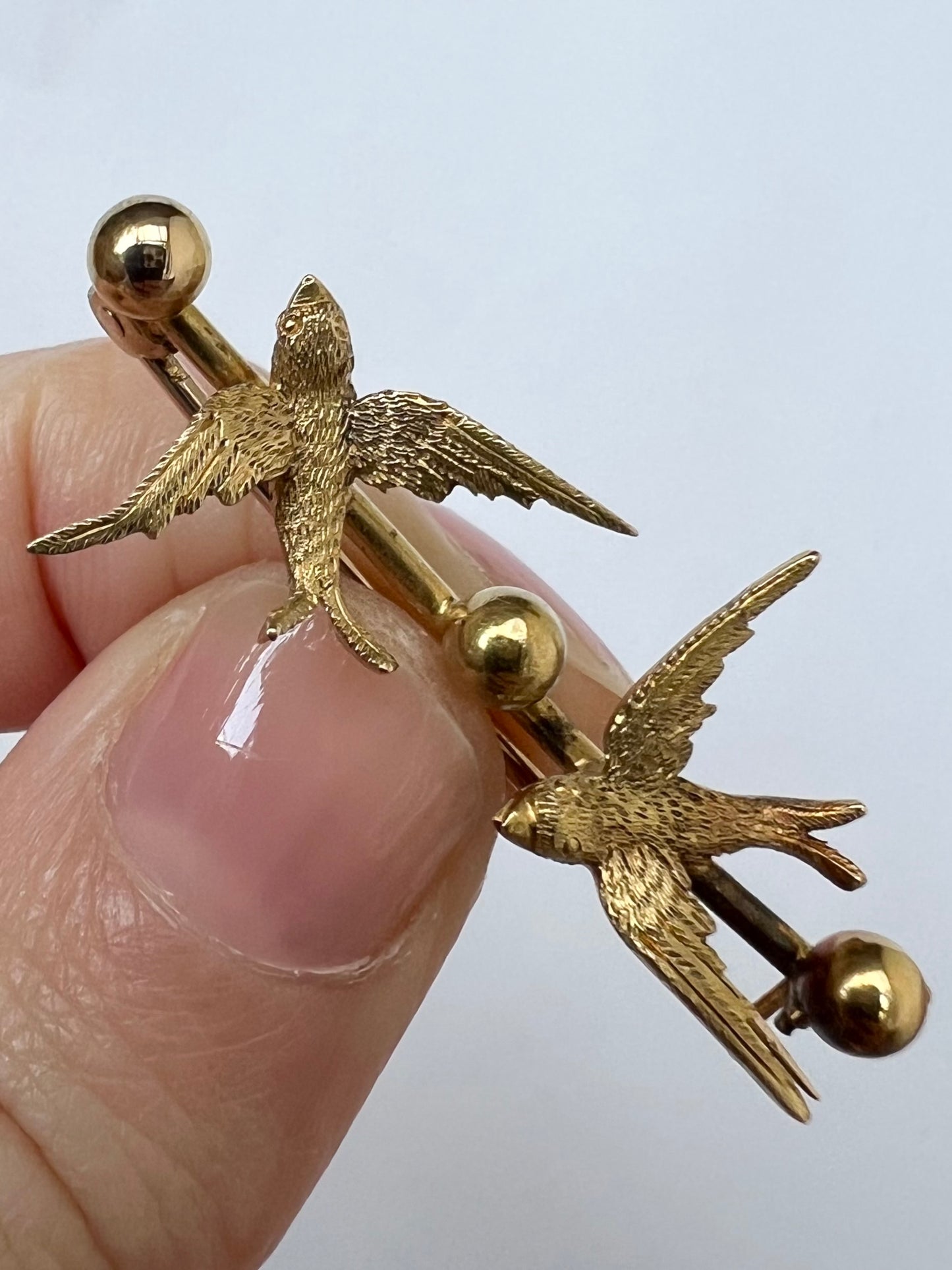 Sweet 15ct Gold Double Swallow Sweetheart Bird Brooch...Or earrings?