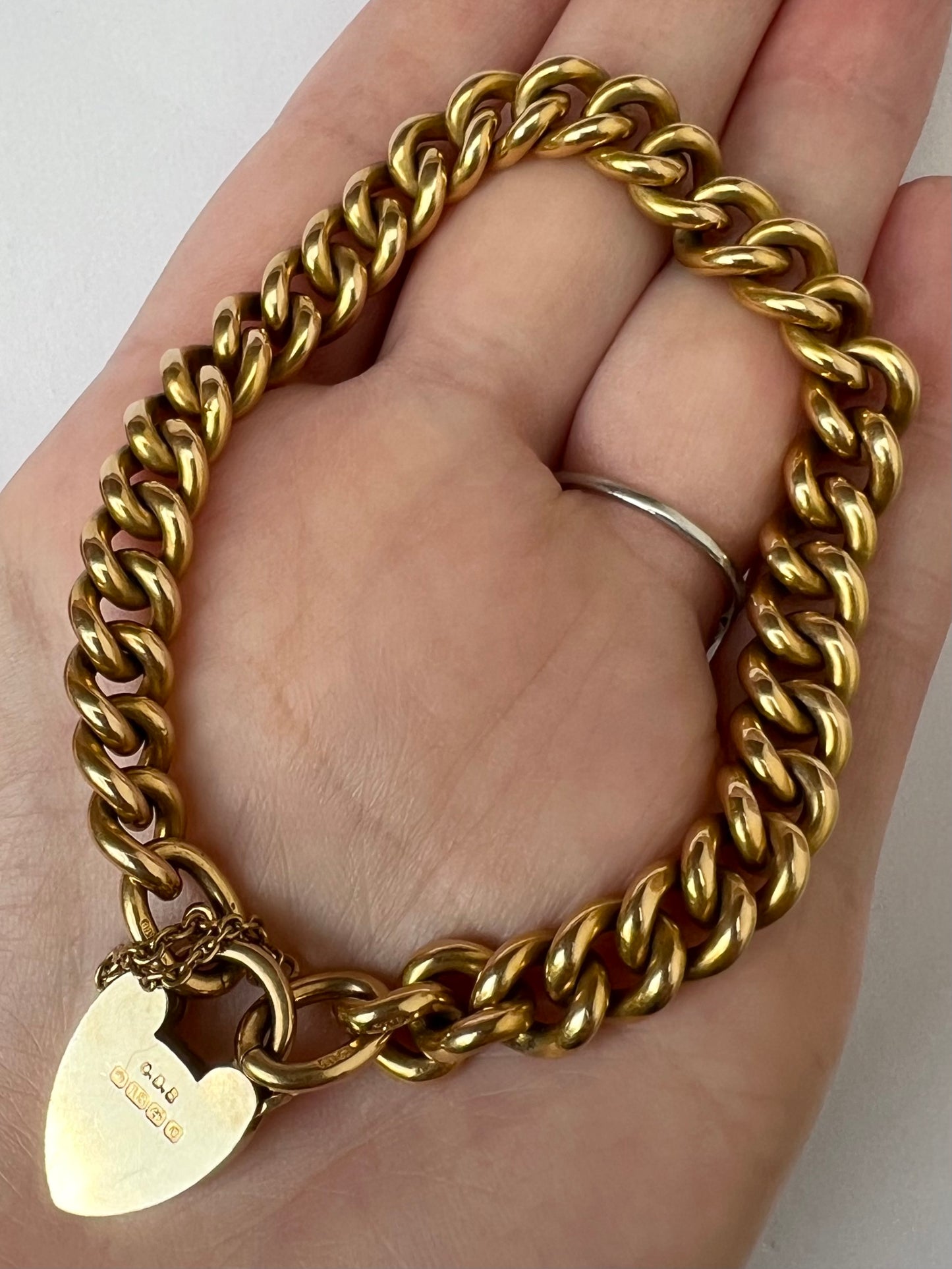 1902 - Best Of its Type - 48.6g 18ct Solid Gold Curb Link Bracelet & Heart Padlock