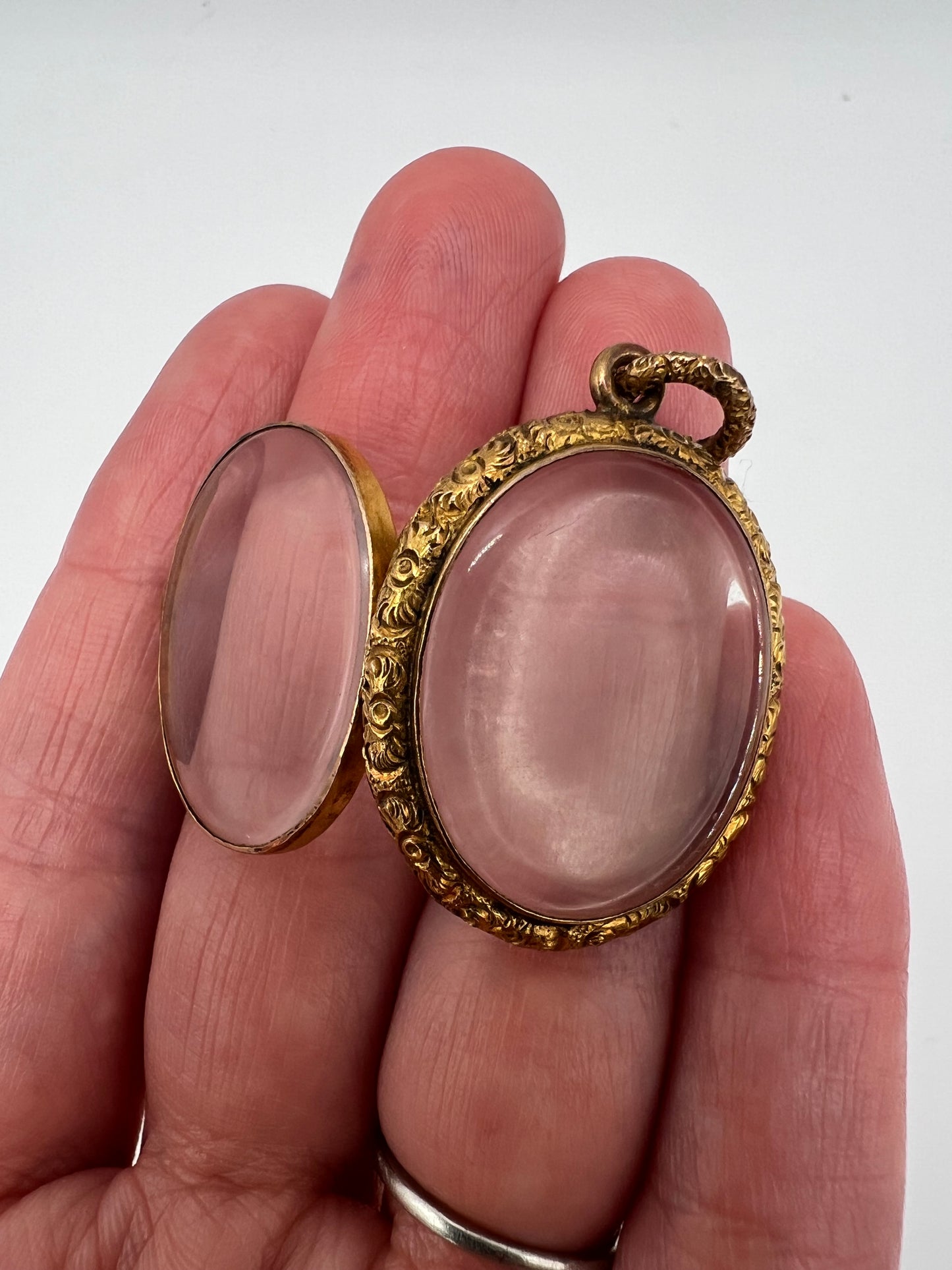 Early Victorian 15ct Gold Engraved Oval Locket