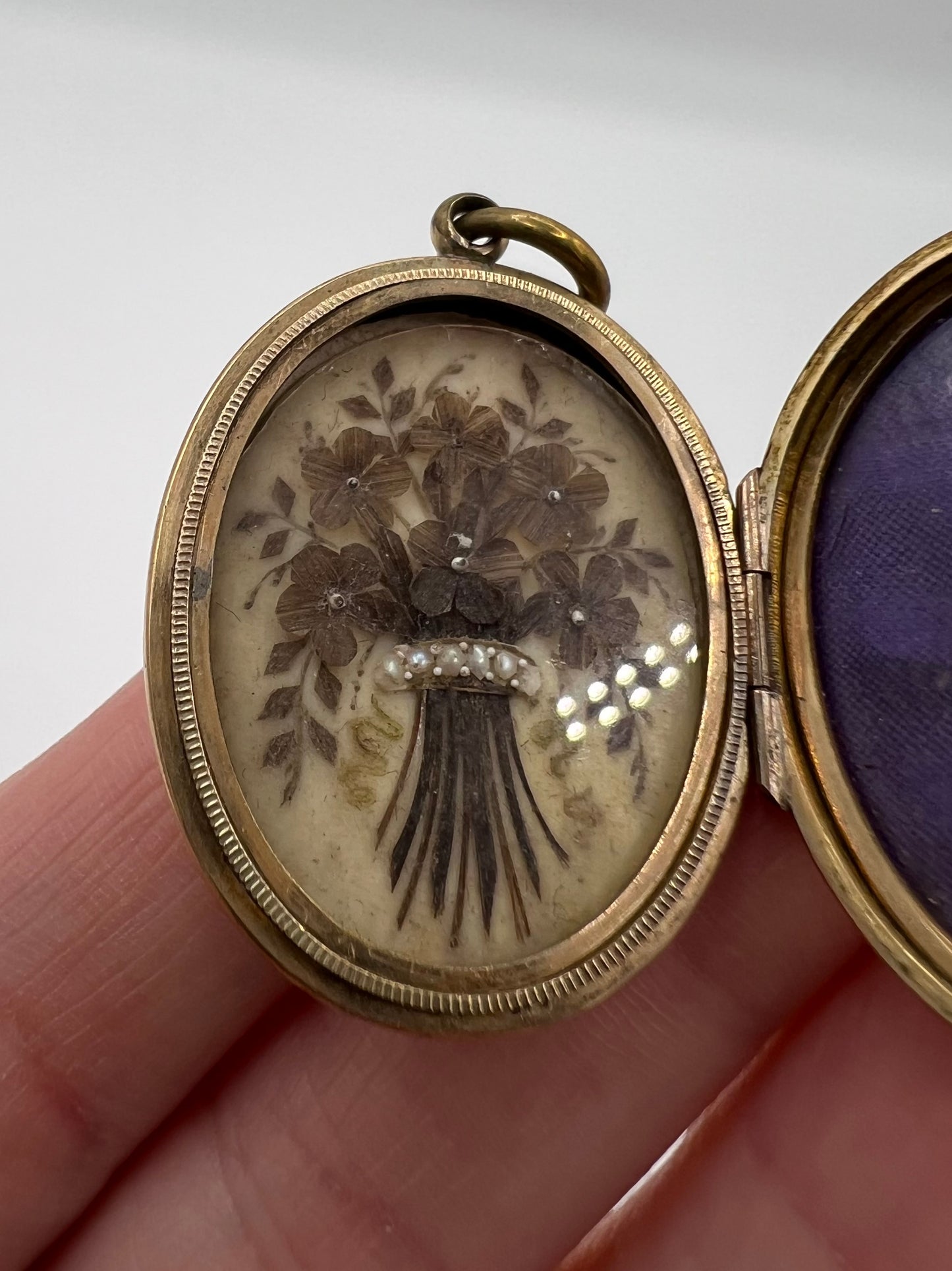 Antique Gold Locket With Beautiful Flower Work Inside