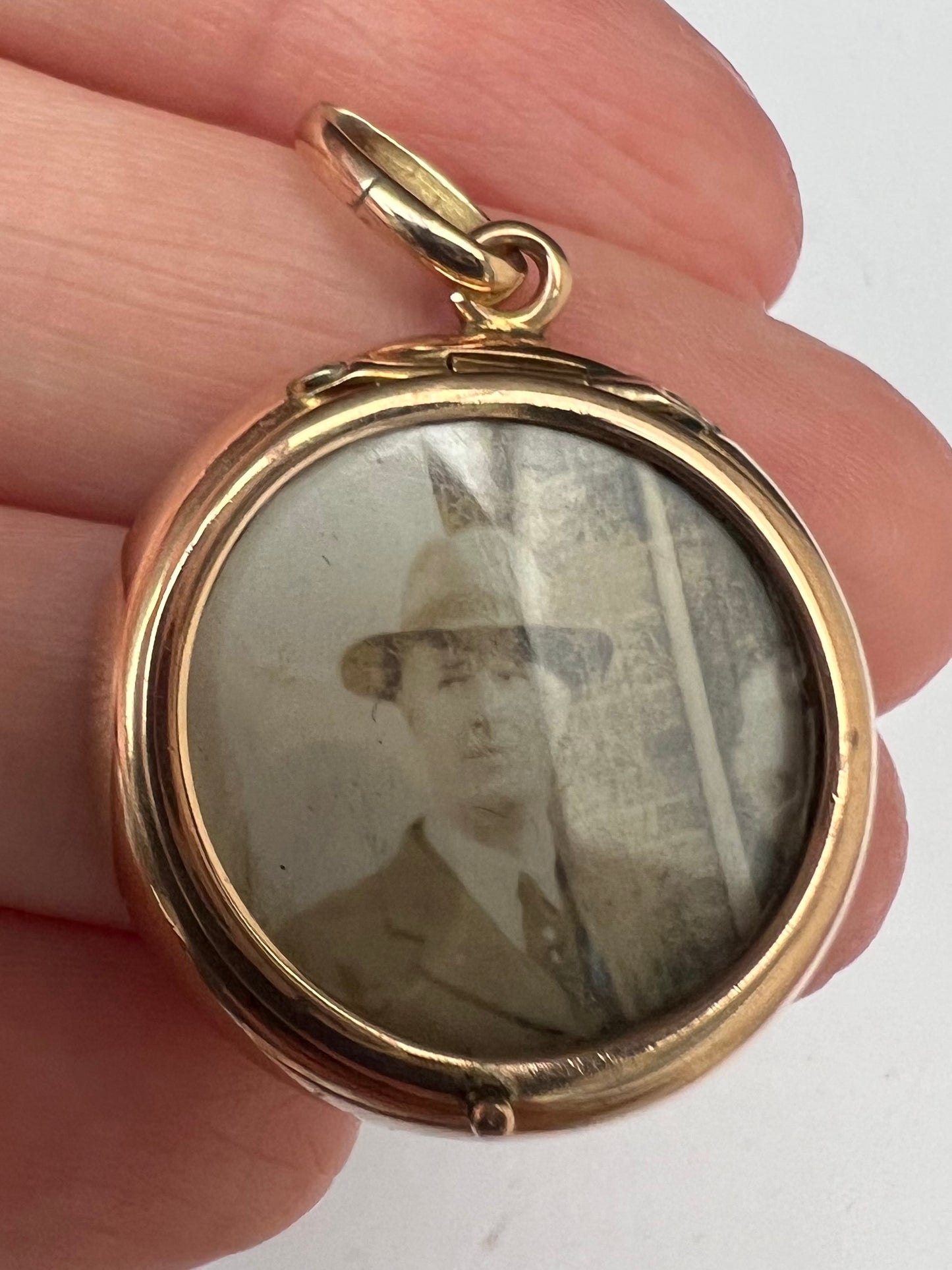 Rose Gold Circular Antique Picture Locket Pendant With Diamonds