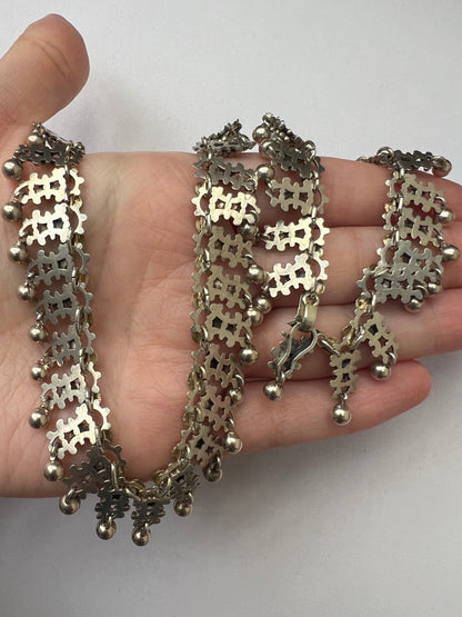 Beautifully Cast Victorian Silver Floral Neck Chain Collar