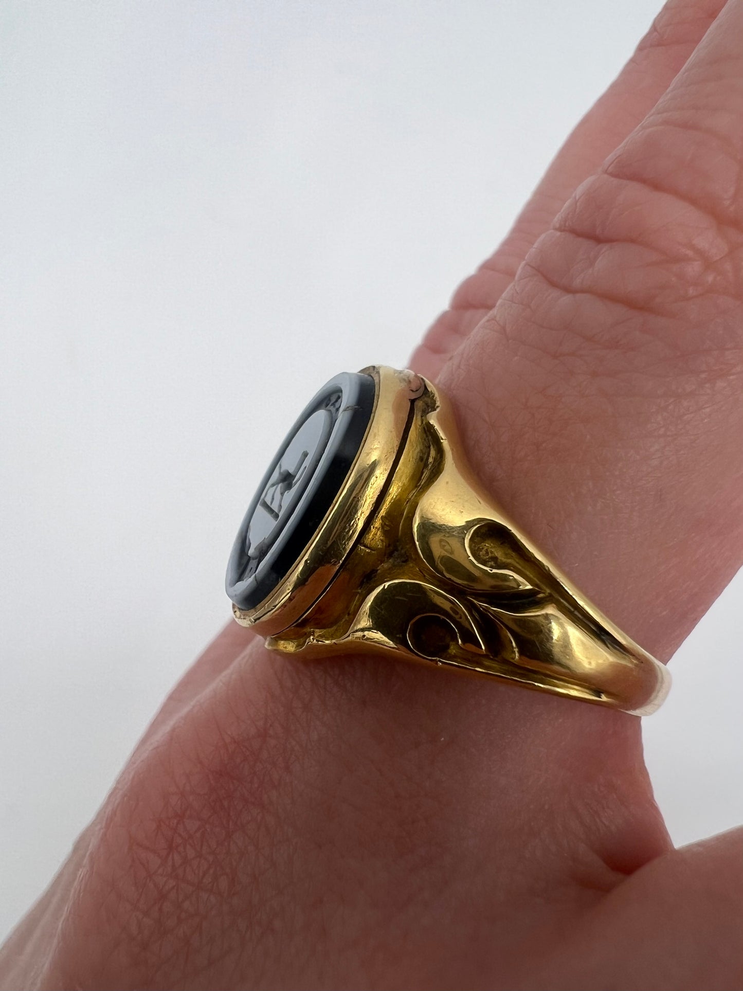 1859 Banded Onyx Black Cat Intaglio Seal Locket Memorial Opening Ring