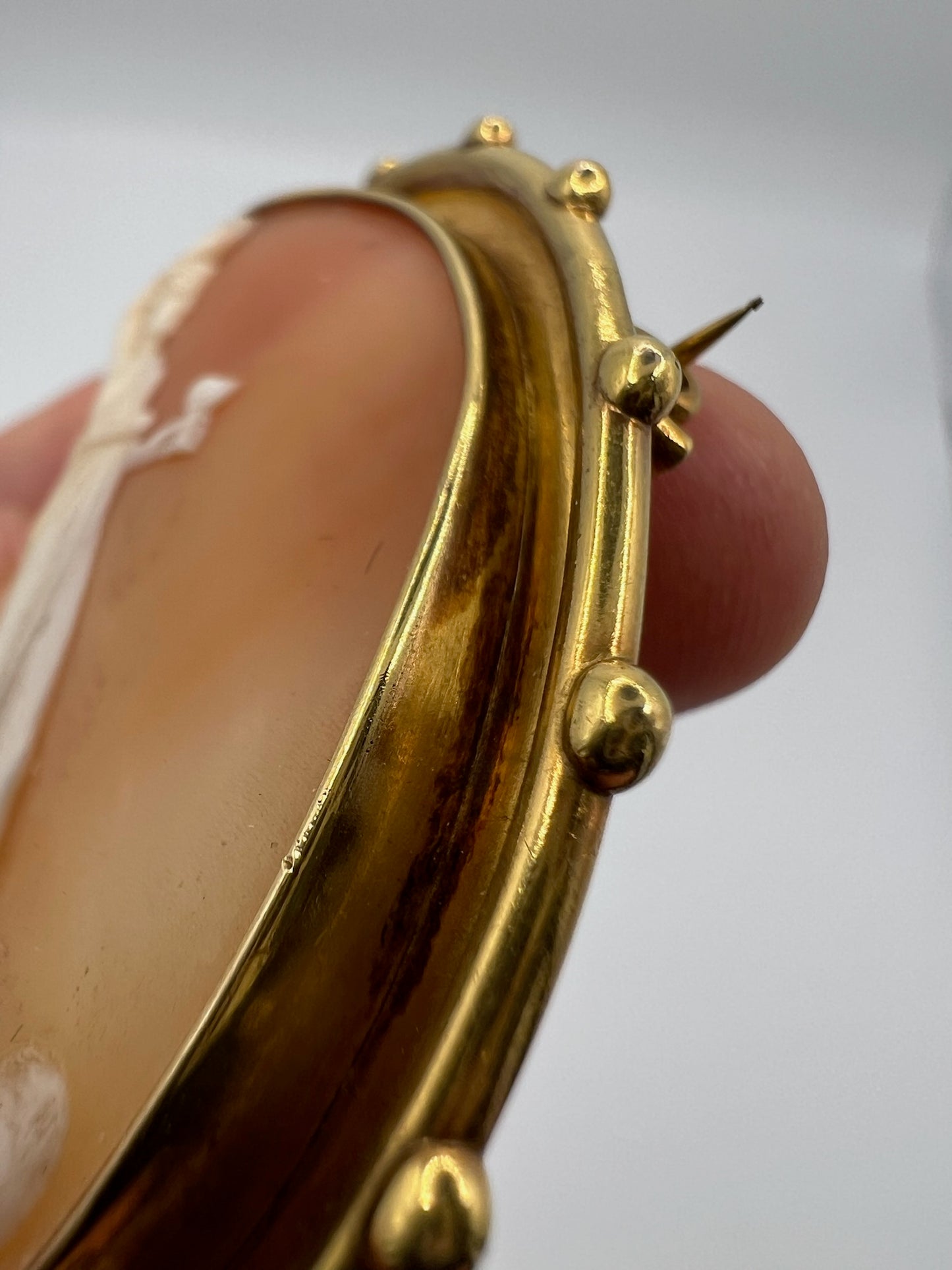 Large 15ct Gold Antique Shell Cameo Brooch