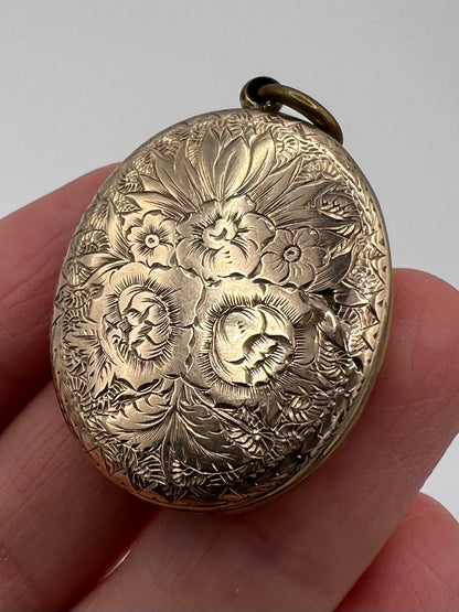 Antique Gold Locket With Beautiful Flower Work Inside