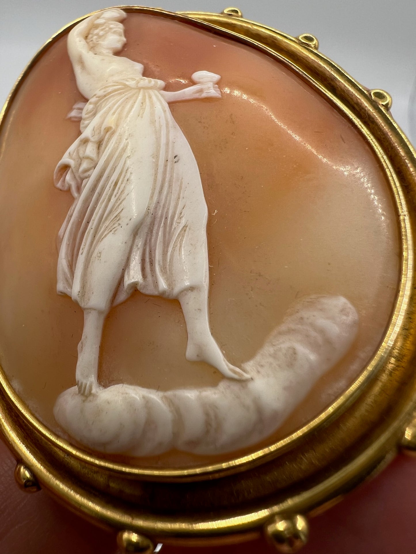 Large 15ct Gold Antique Shell Cameo Brooch