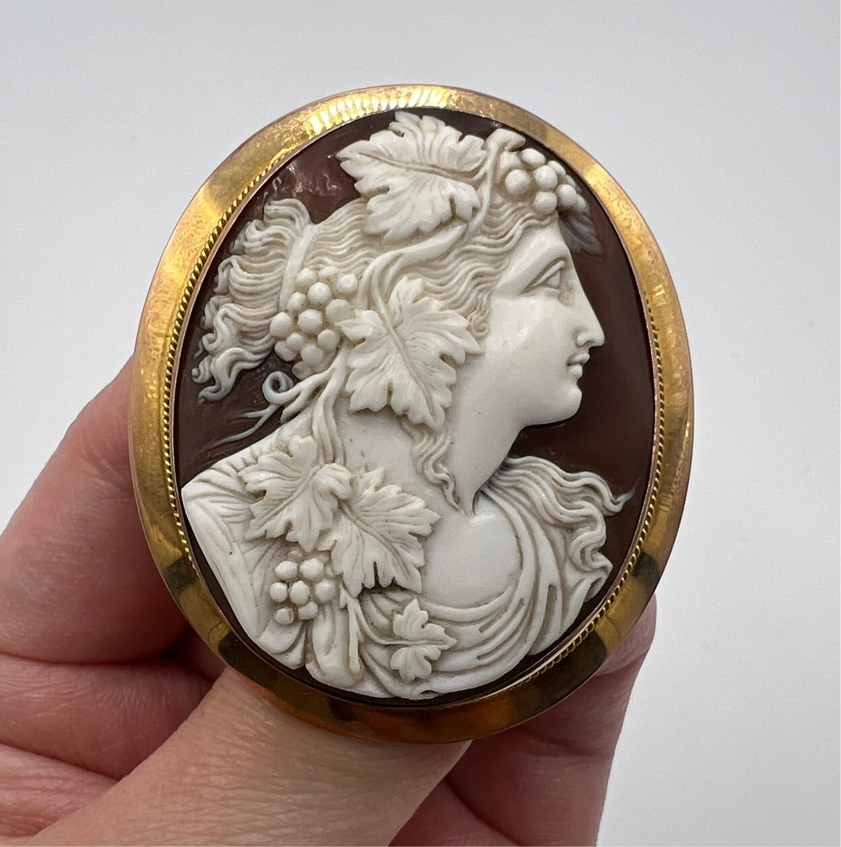 Fabulous Quality Victorian Large Cameo Brooch Pin With 9ct Carat Gold Frame